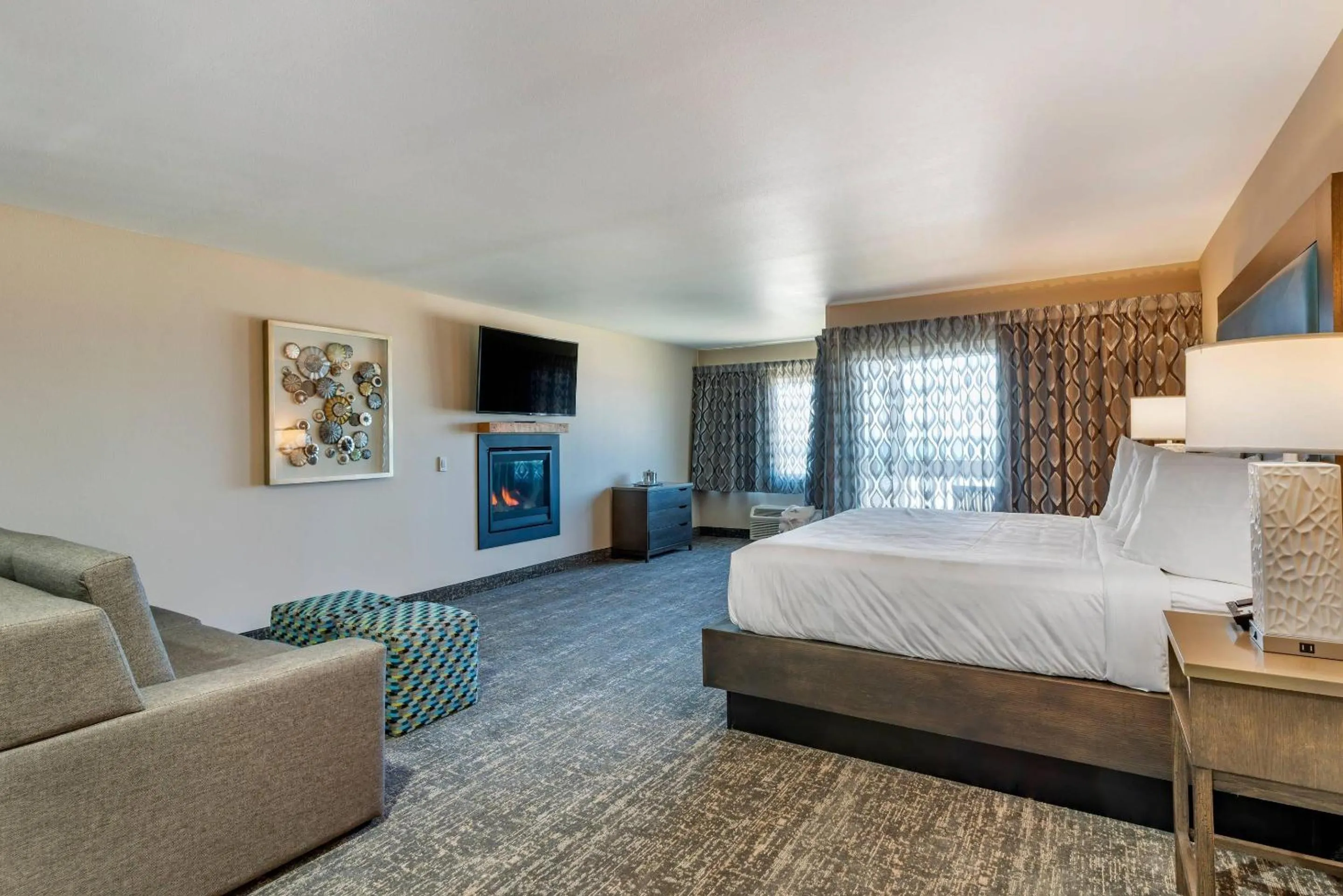 Bedroom, Bed in Lincoln Sands Oceanfront Resort, an Ascend Collection Hotel