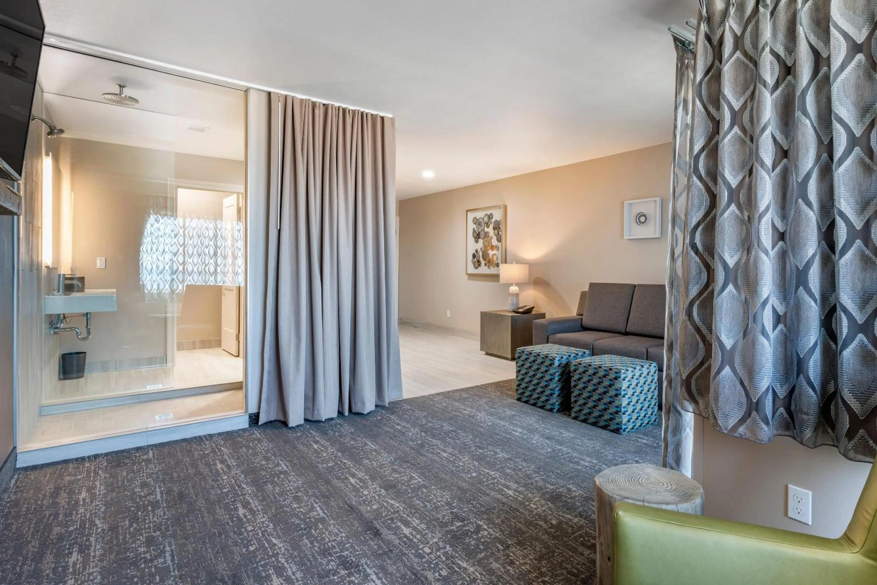 Bedroom in Lincoln Sands Oceanfront Resort, an Ascend Collection Hotel