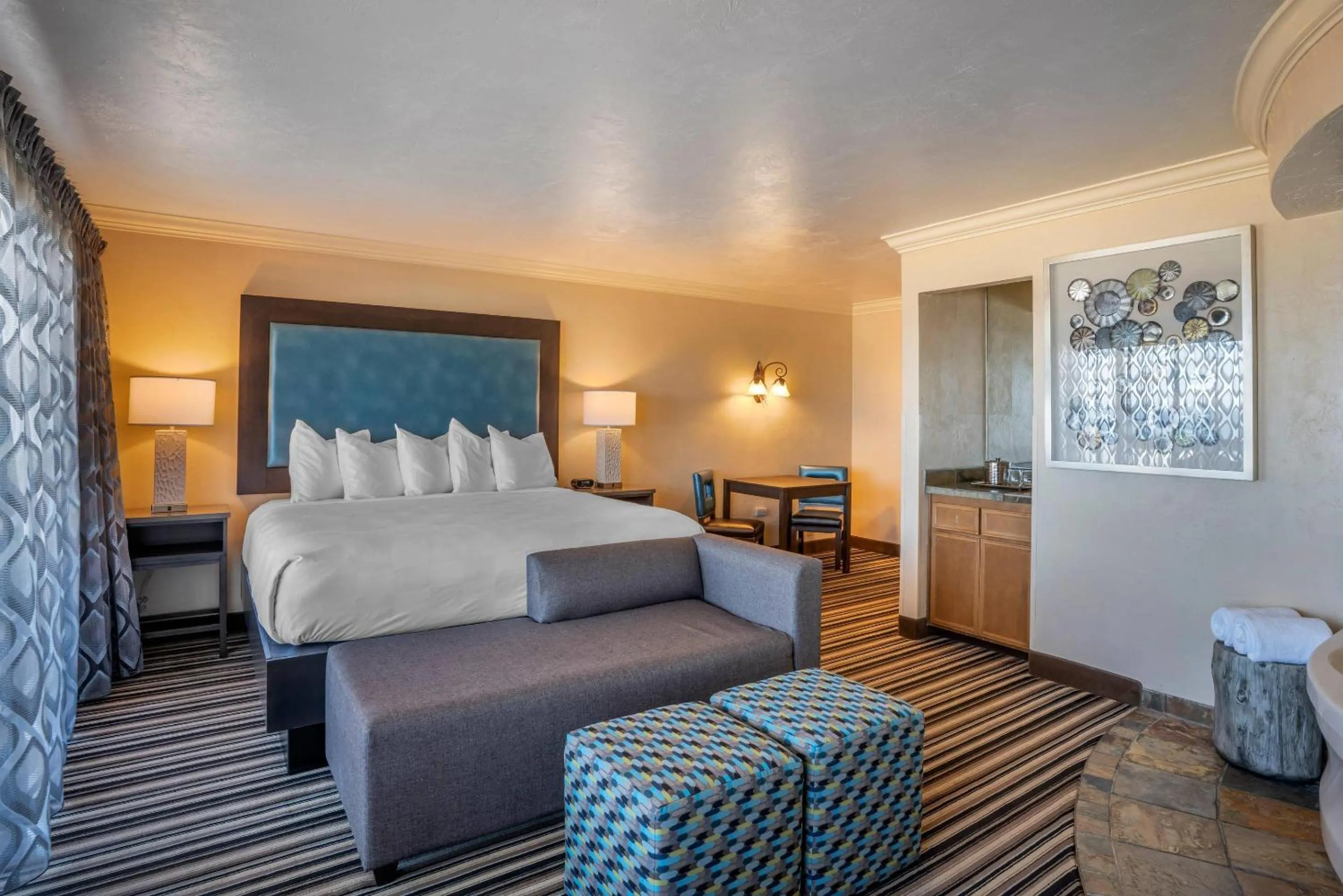 Bedroom, Bed in Lincoln Sands Oceanfront Resort, an Ascend Collection Hotel