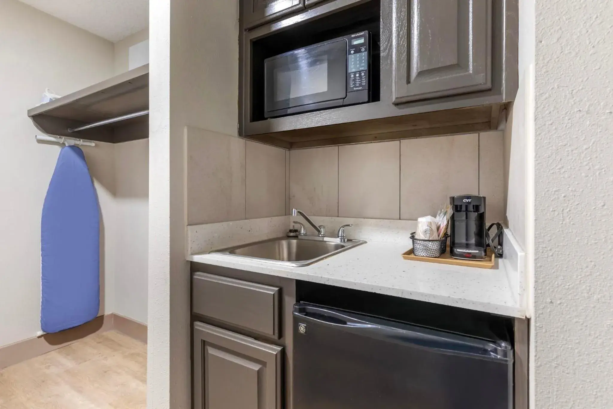 Superior Room with Two Double Beds Smoking in Red Roof Inn & Suites Newport News Superior Room with Two Double Beds Smoking in Red Roof Inn & Suites Newport News