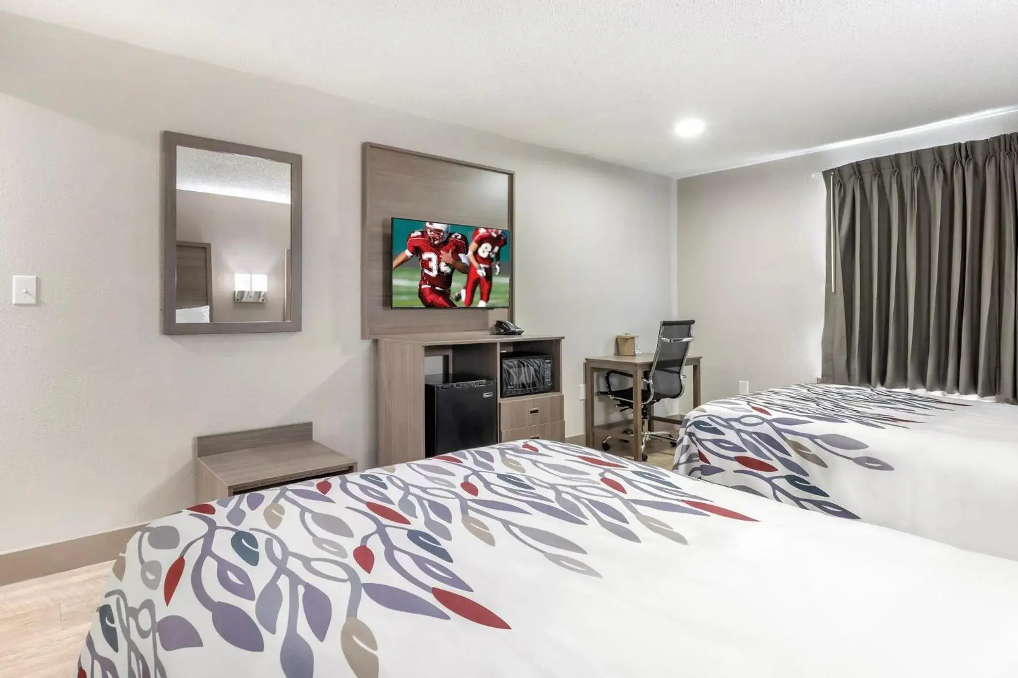 Superior Room with Two Double Beds Non-Smoking in Red Roof Inn & Suites Newport News Superior Room with Two Double Beds Non-Smoking in Red Roof Inn & Suites Newport News