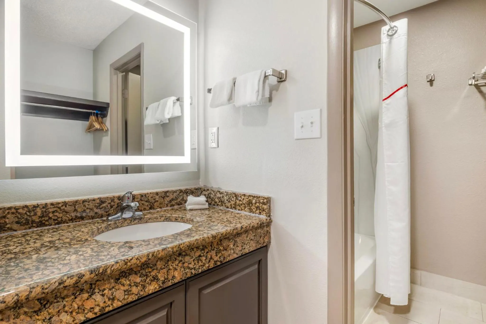 Bathroom in Red Roof Inn & Suites Newport News