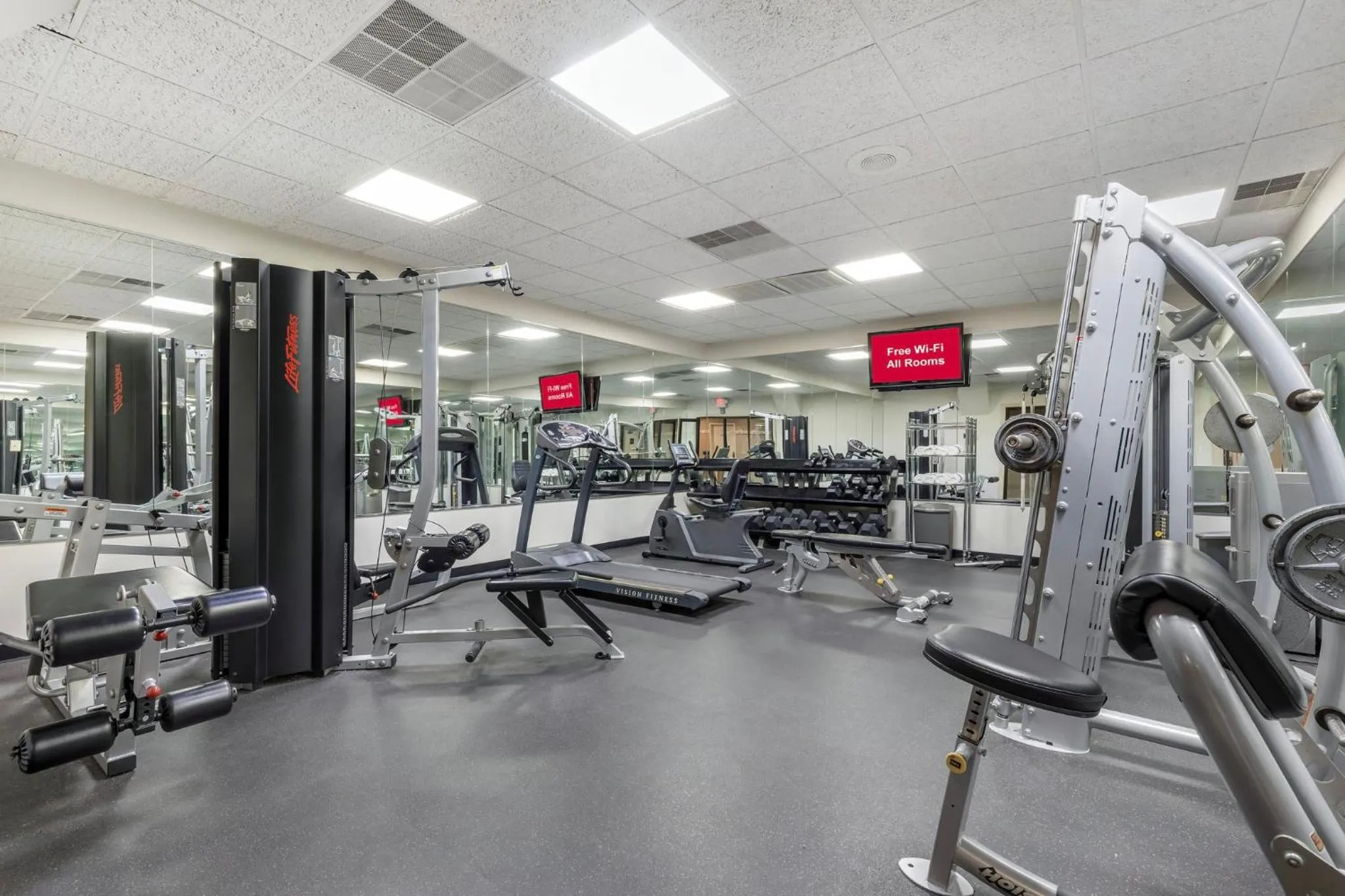 Fitness centre/facilities in Red Roof Inn & Suites Newport News