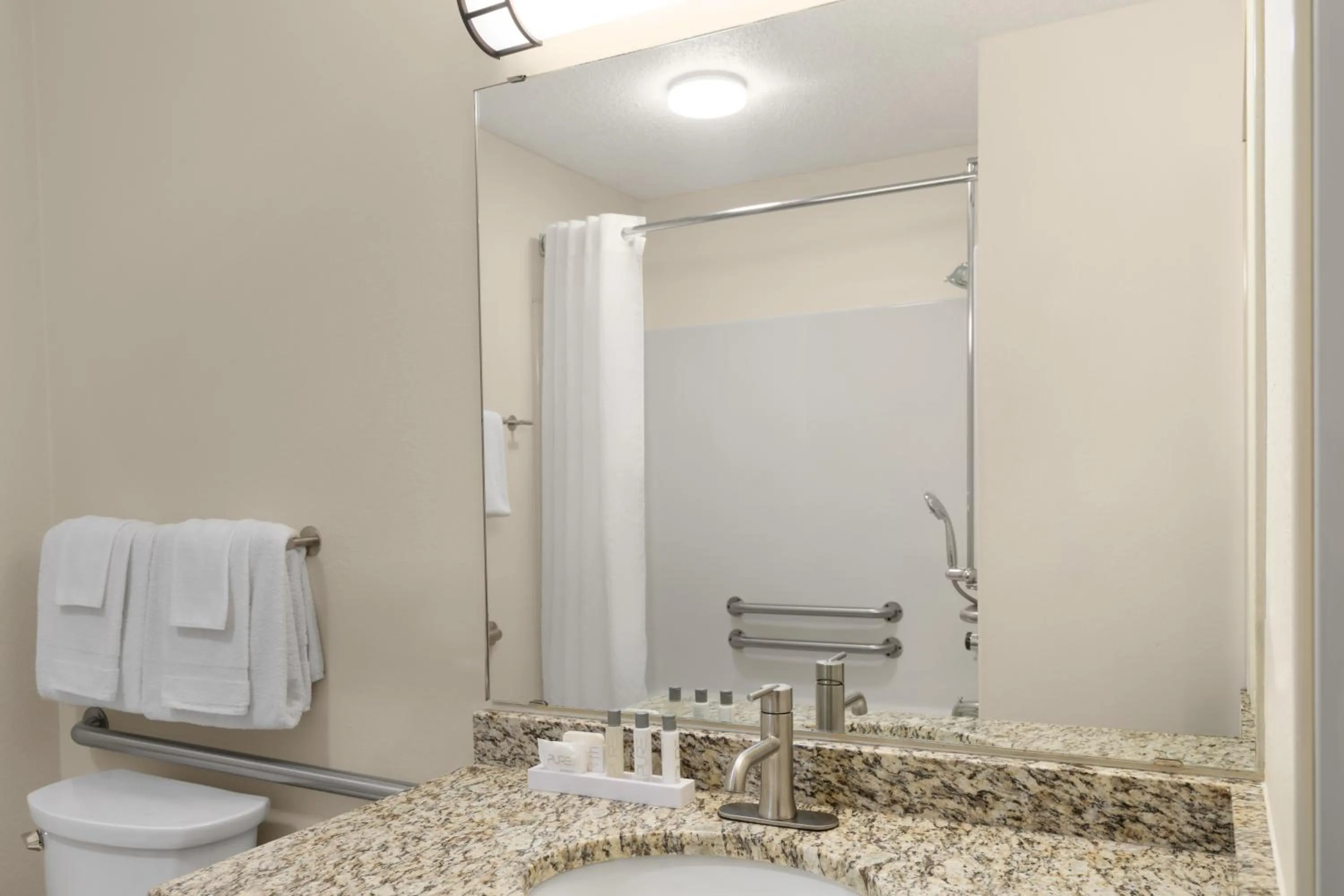 Bathroom in Country Inn Two Harbors