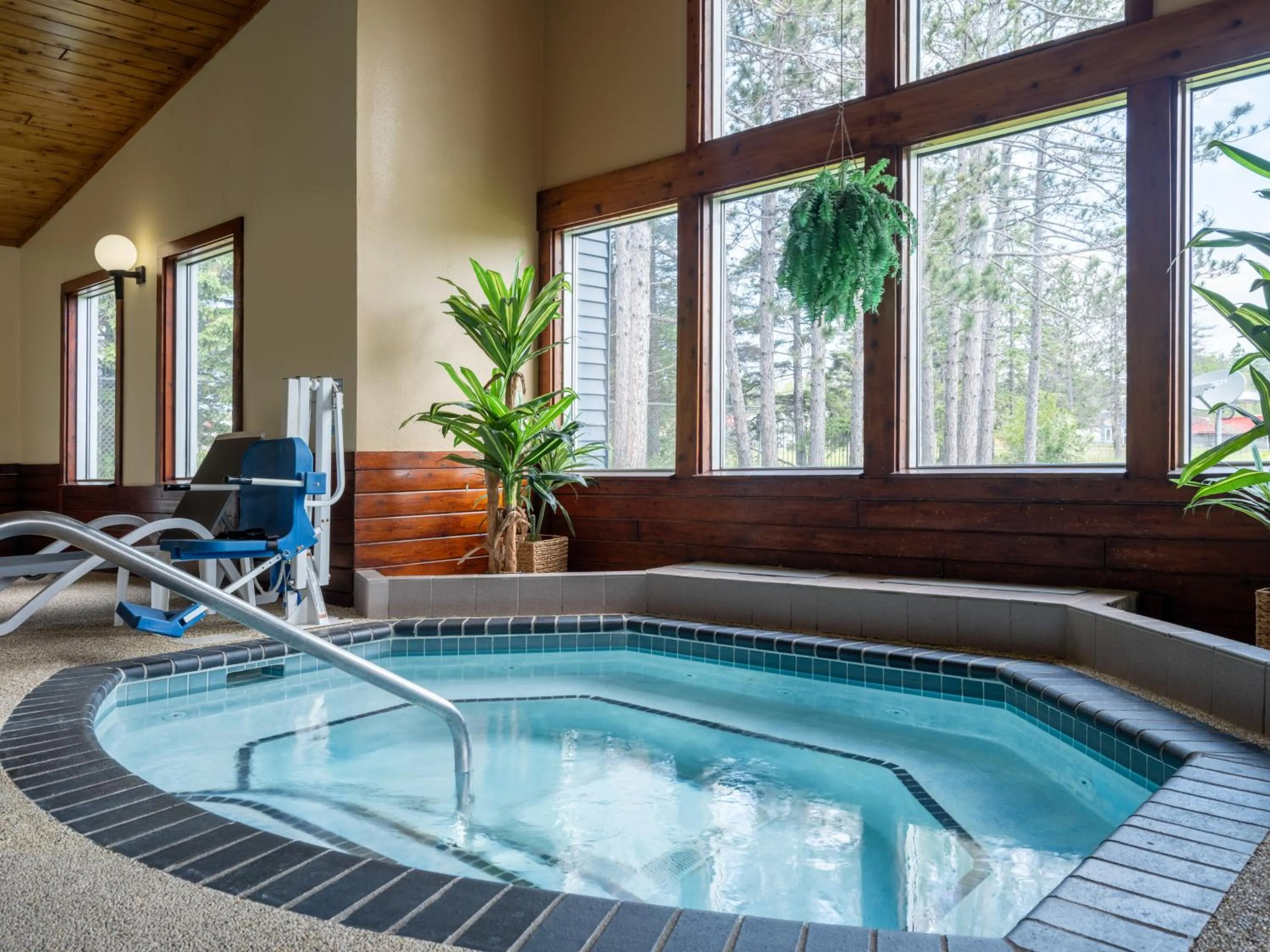 Hot Tub in Country Inn Two Harbors