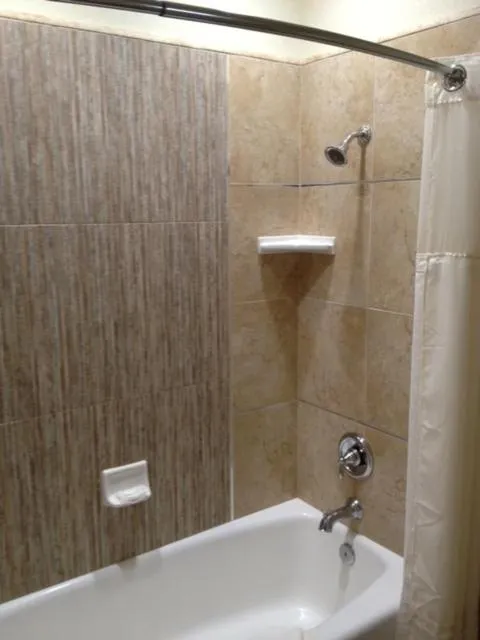 Bathroom in El Bonita Motel