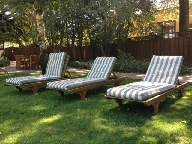 Seating area in El Bonita Motel