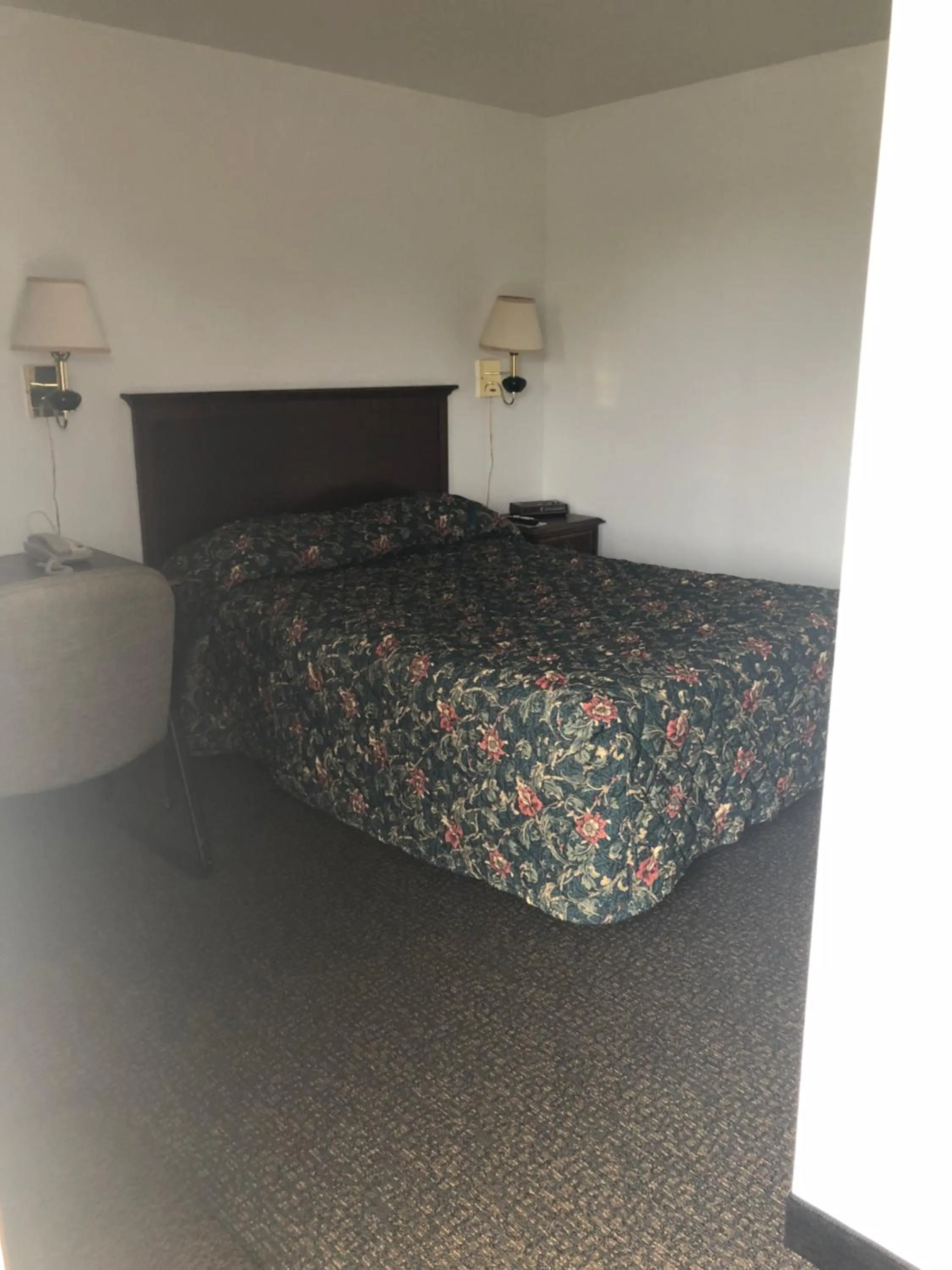 Bed in Neva Jean Motel