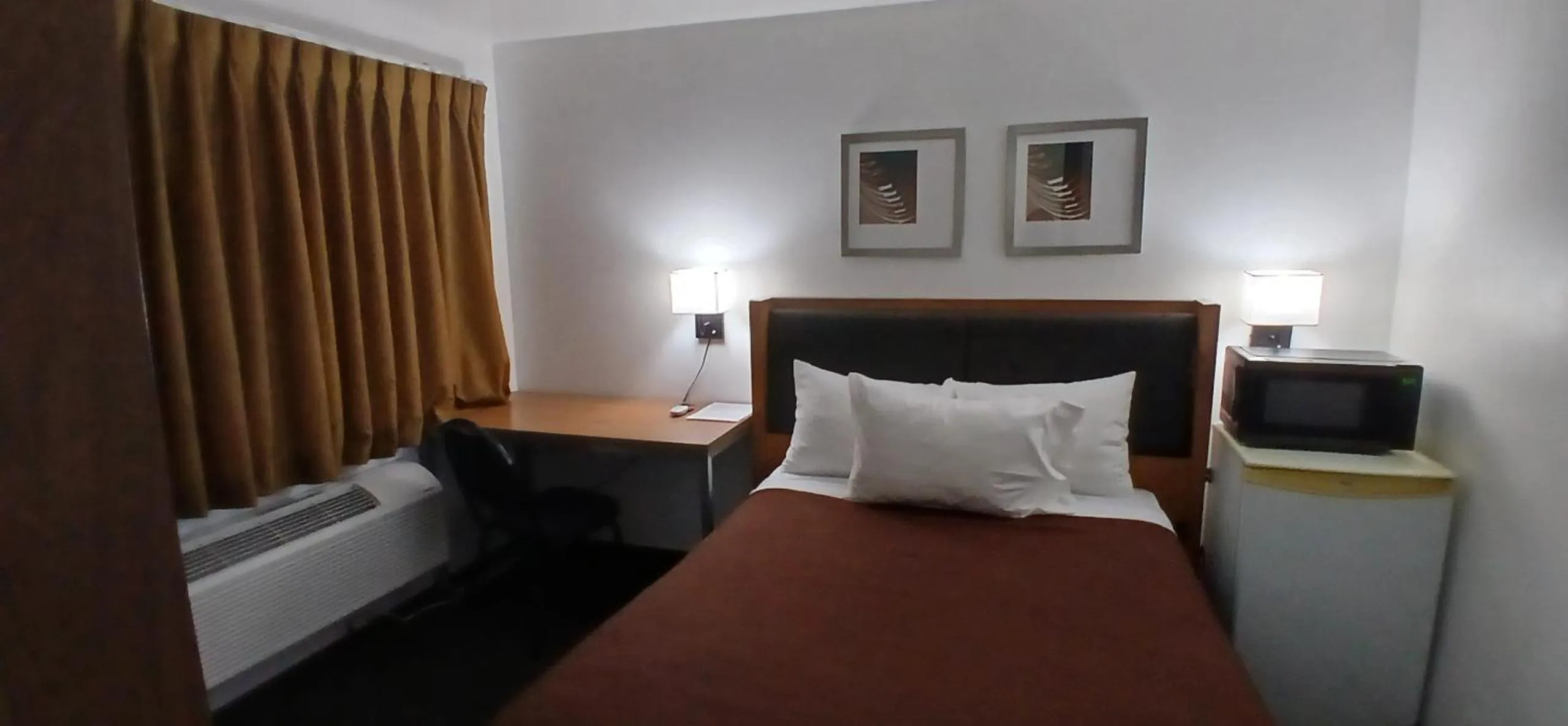 Bed in Neva Jean Motel