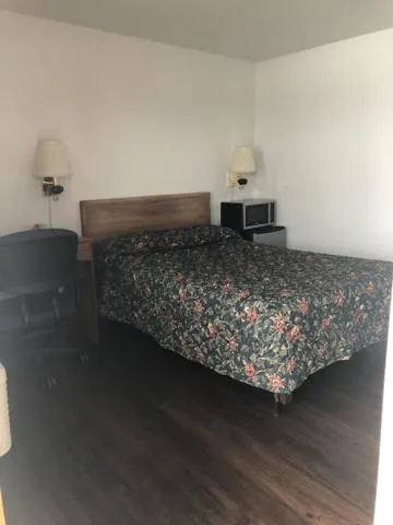Bed in Neva Jean Motel