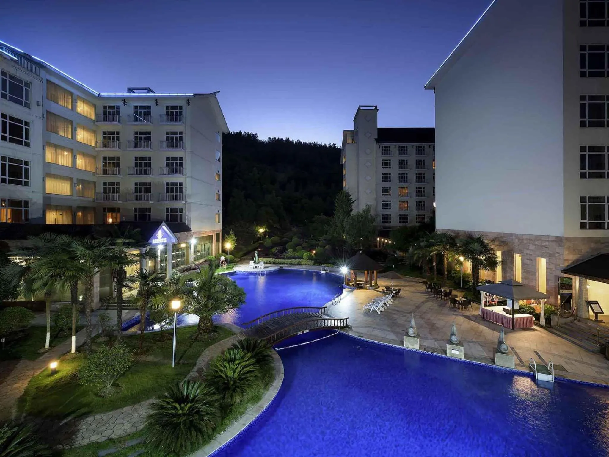 Pool view in Pullman Zhangjiajie Hotel