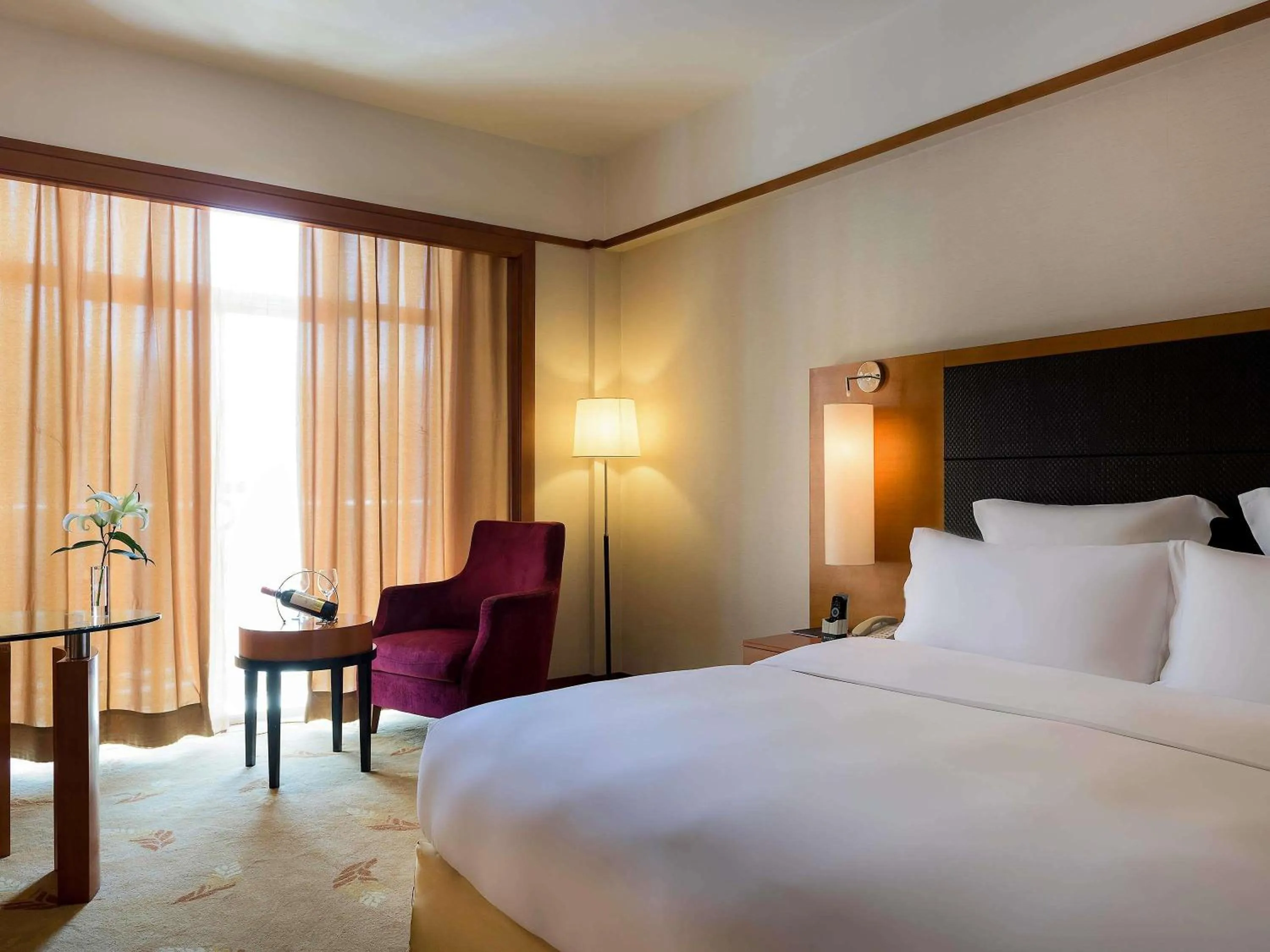 Bedroom, Bed in Pullman Zhangjiajie Hotel