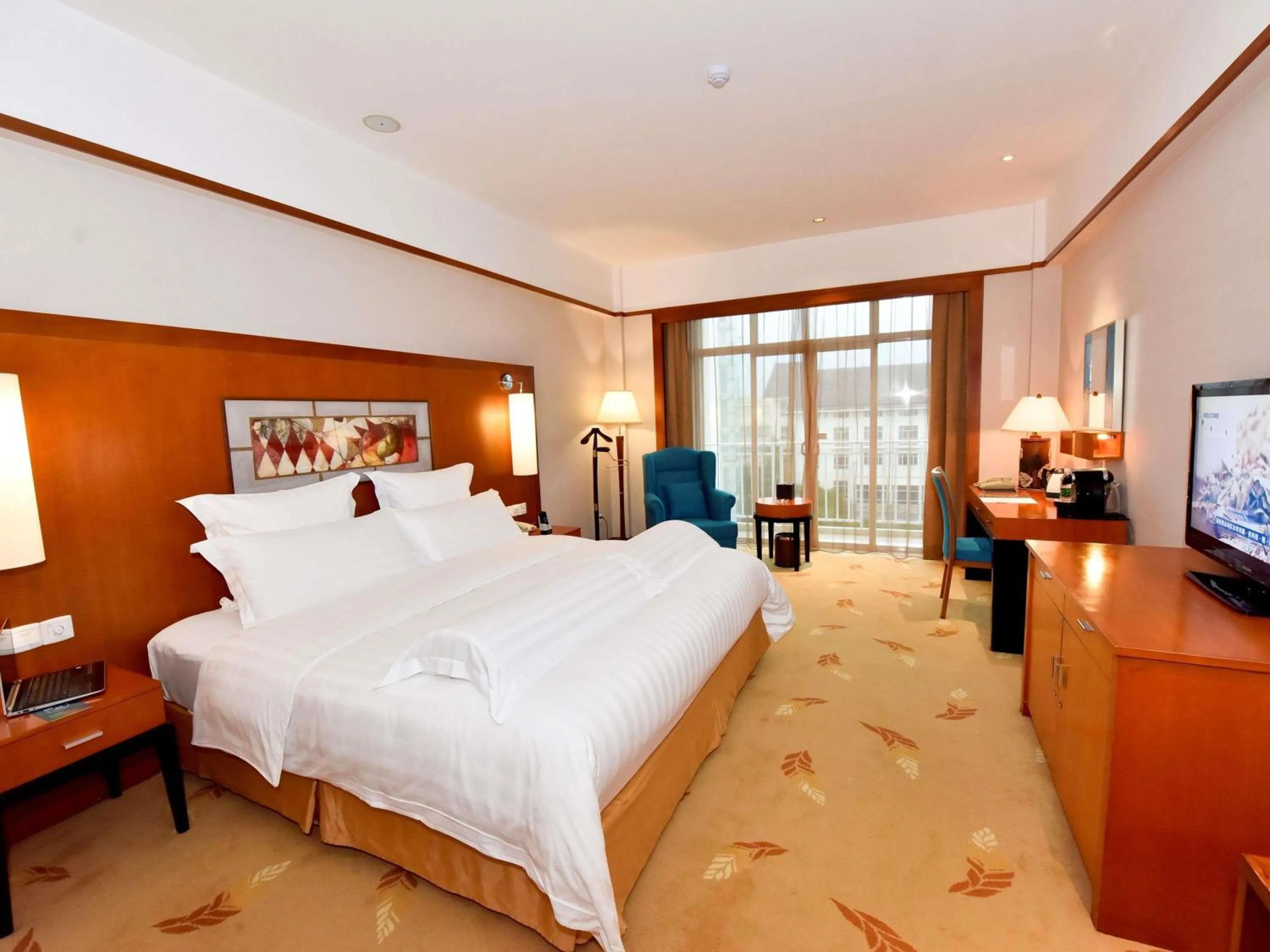 Bedroom, Bed in Pullman Zhangjiajie Hotel