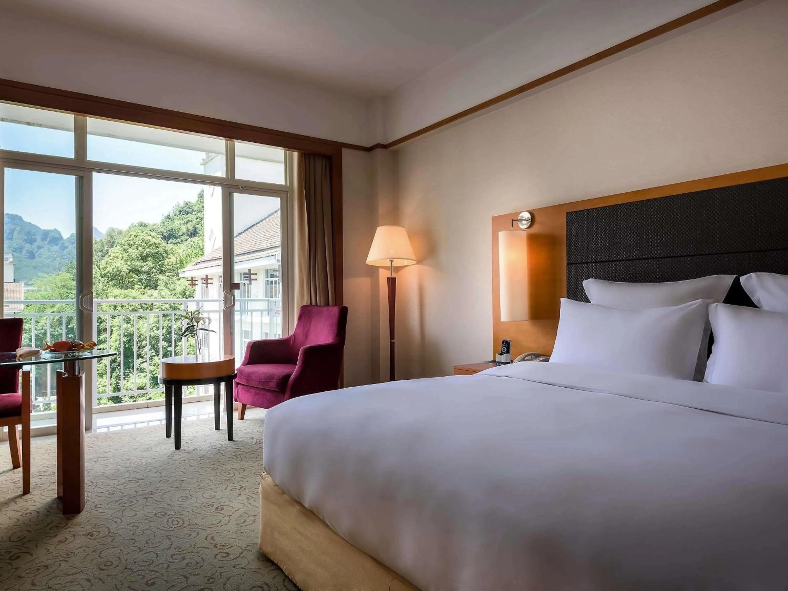 Bedroom, Bed in Pullman Zhangjiajie Hotel