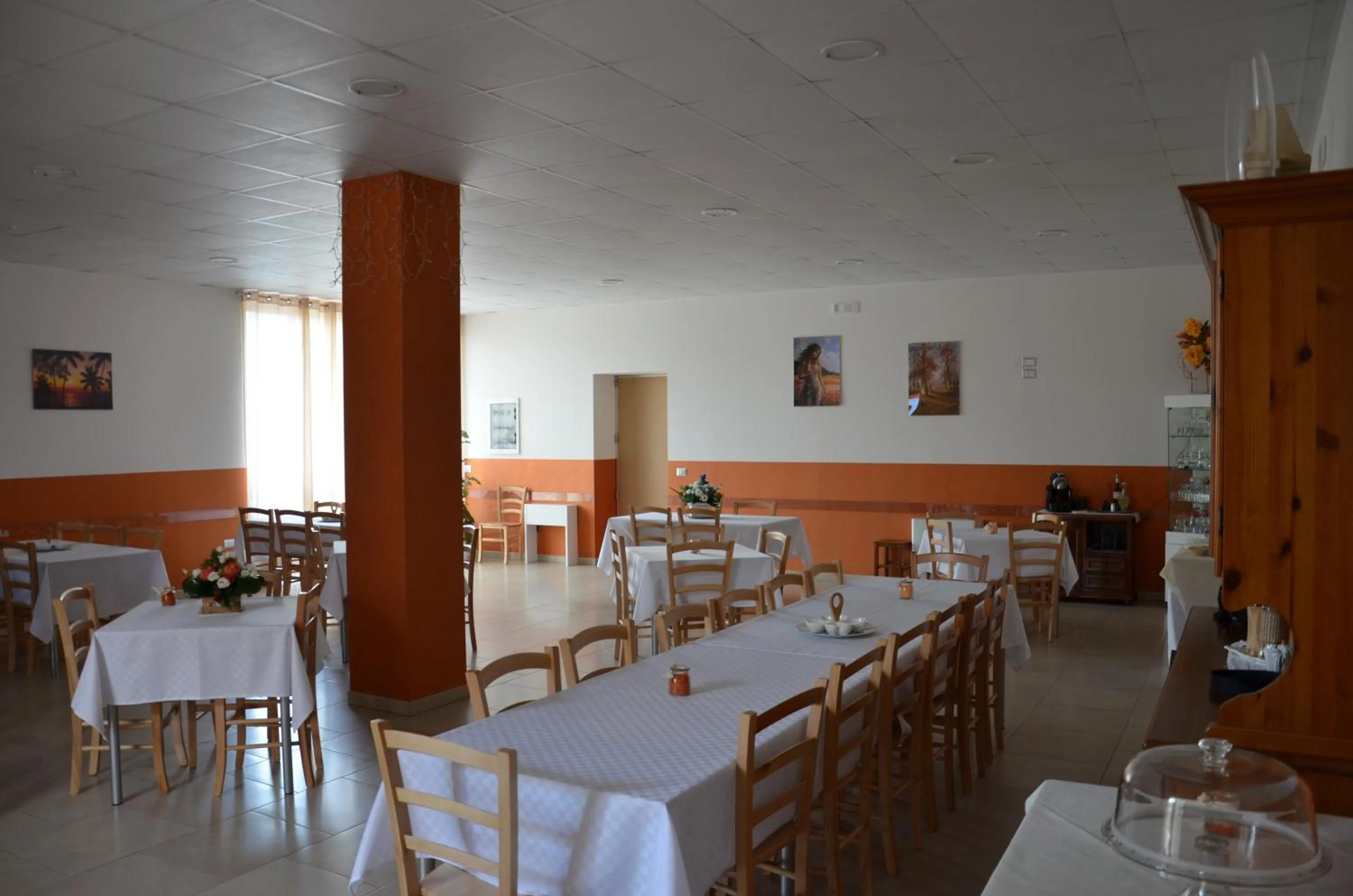 Communal lounge/ TV room in B & B Villa Lucia