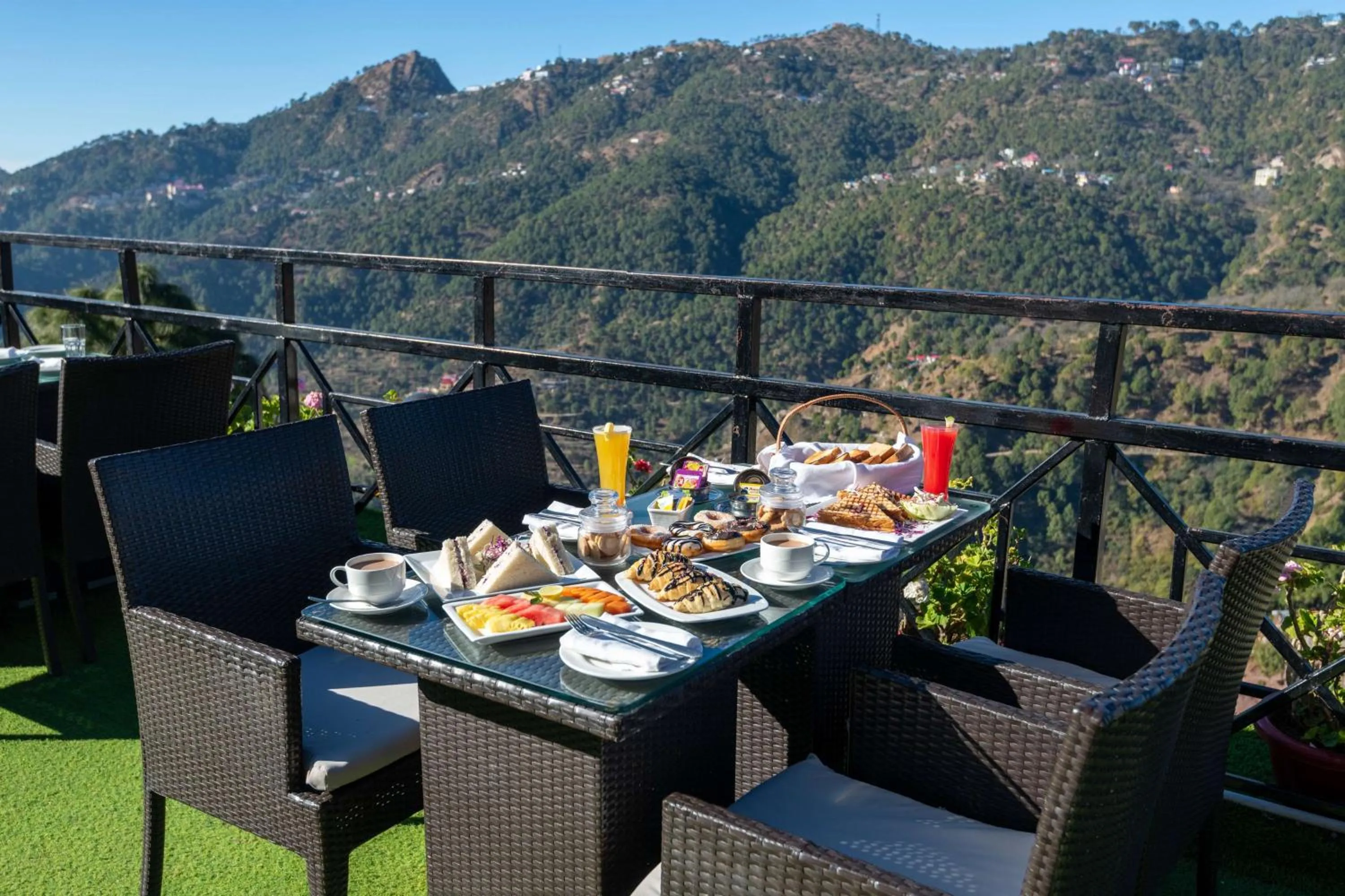 Restaurant/places to eat in Ramada by Wyndham Kasauli
