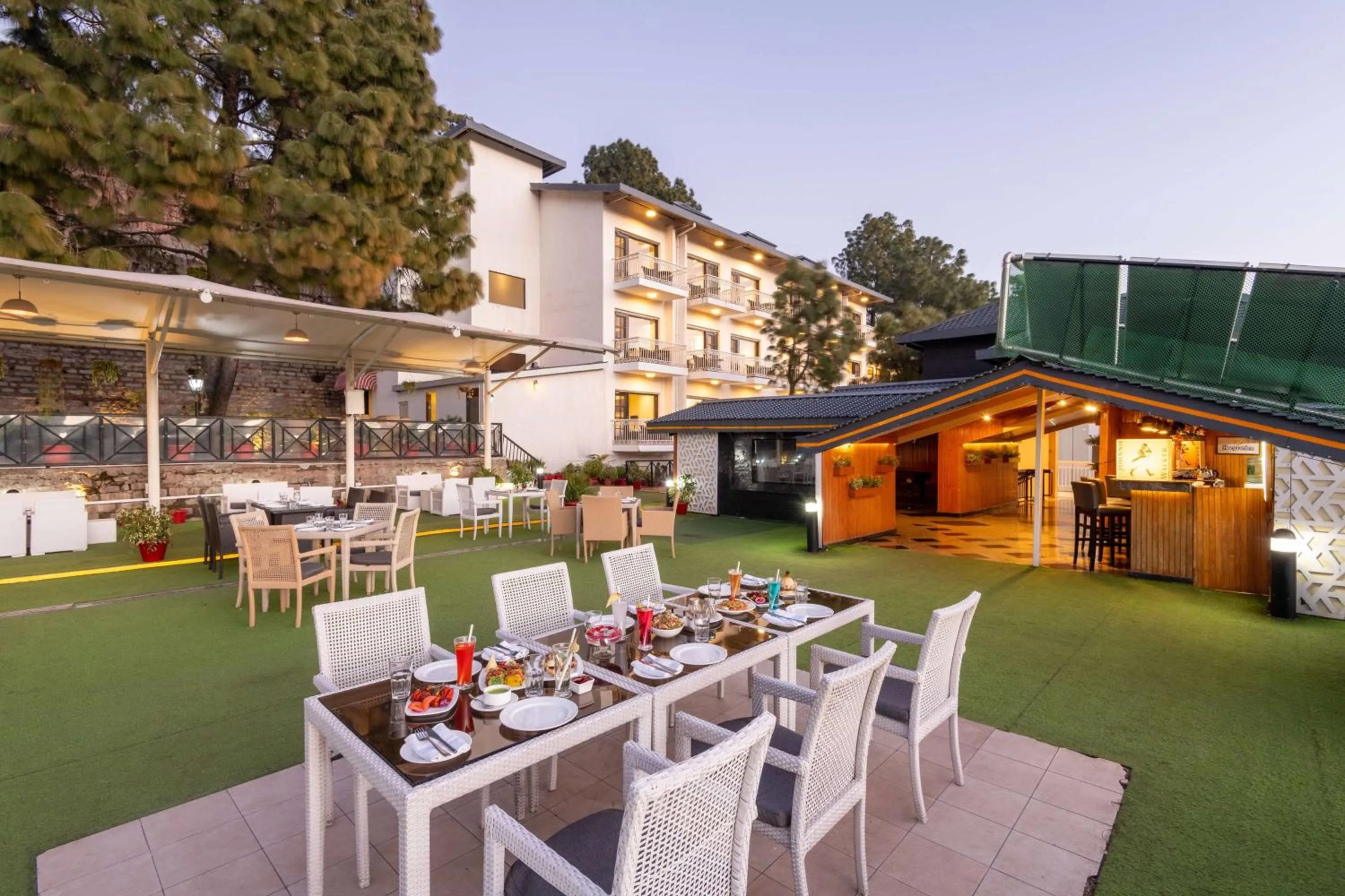 Restaurant/places to eat in Ramada by Wyndham Kasauli