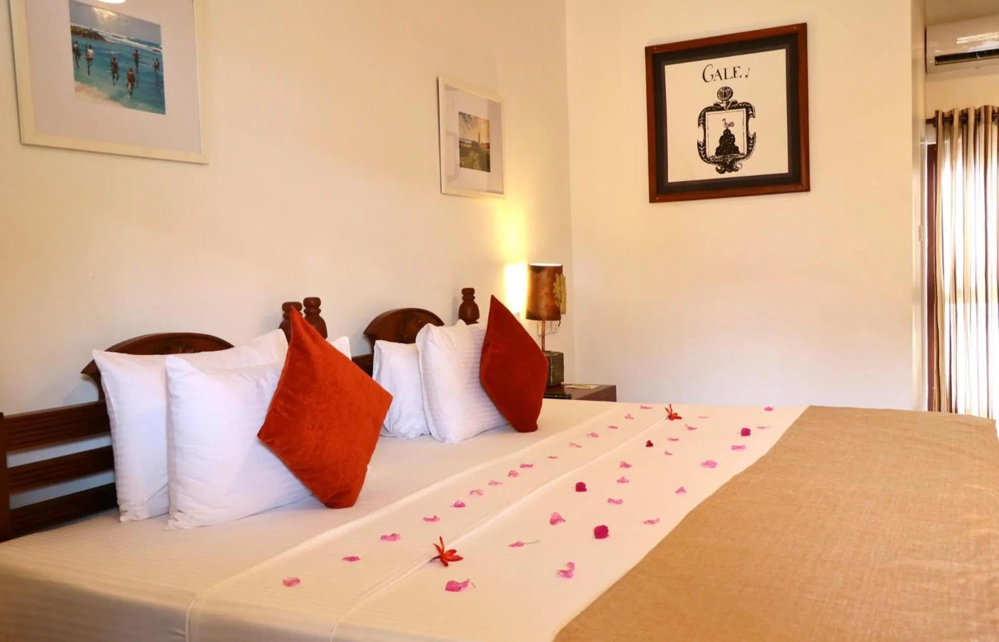 Bed in The Heritage Hotel Galle Fort