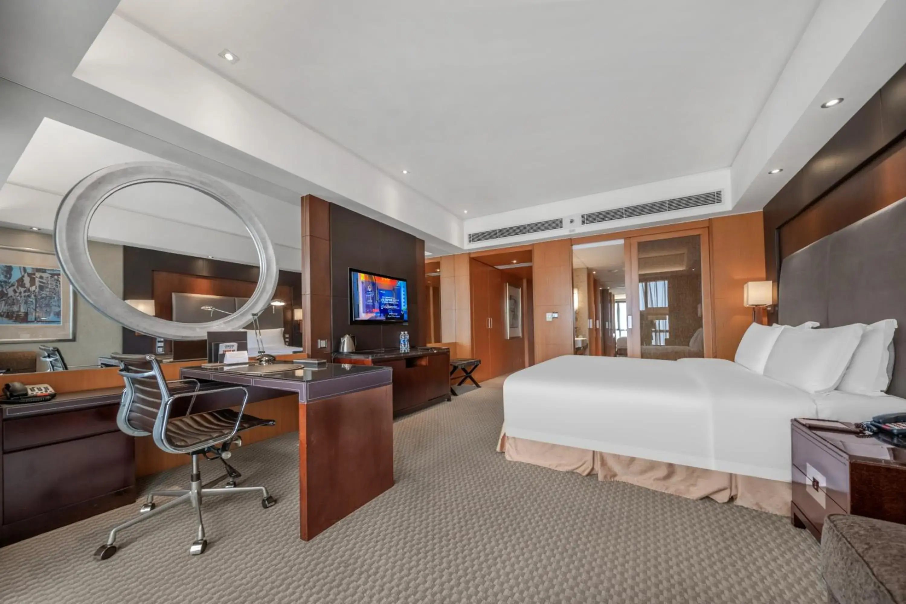 Deluxe King Room in Glenview ITC Plaza Chongqing Deluxe King Room in Glenview ITC Plaza Chongqing