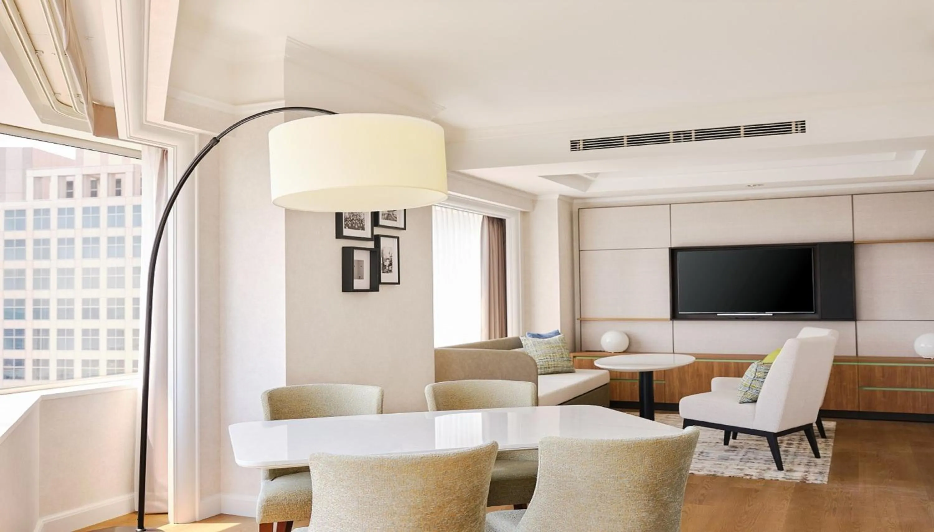 Photo of the whole room in ANA Holiday Inn Tokyo Bay by IHG