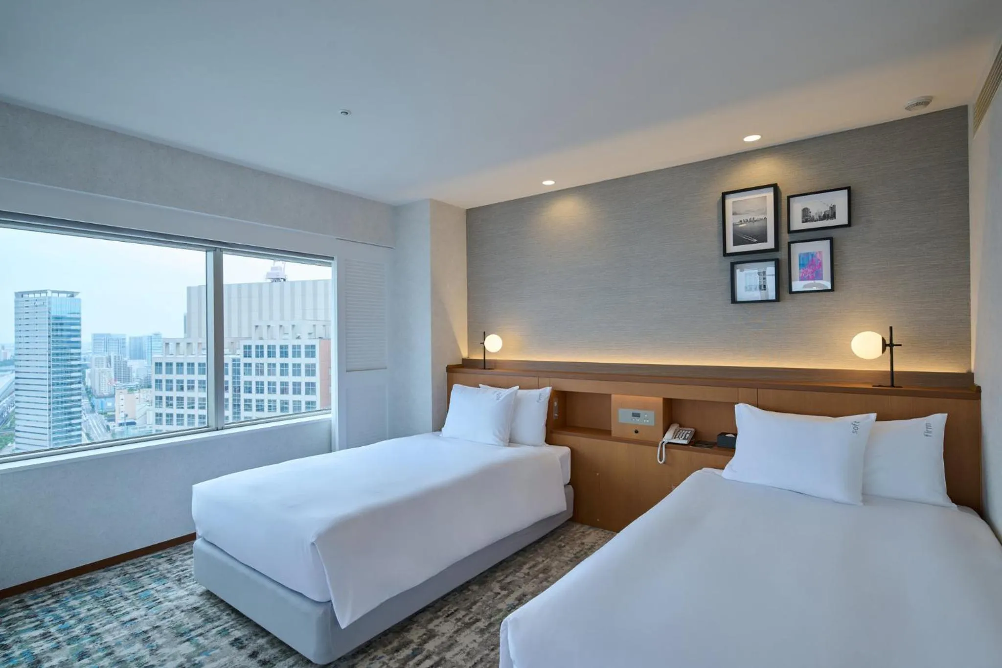 Photo of the whole room, Bed in ANA Holiday Inn Tokyo Bay by IHG