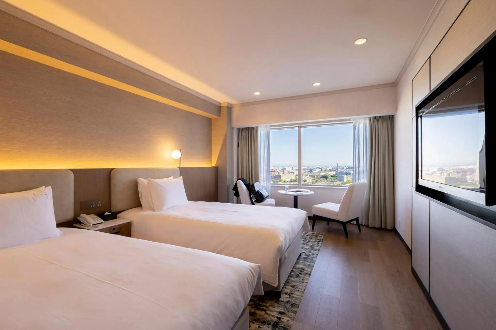 Photo of the whole room, Bed in ANA Holiday Inn Tokyo Bay by IHG