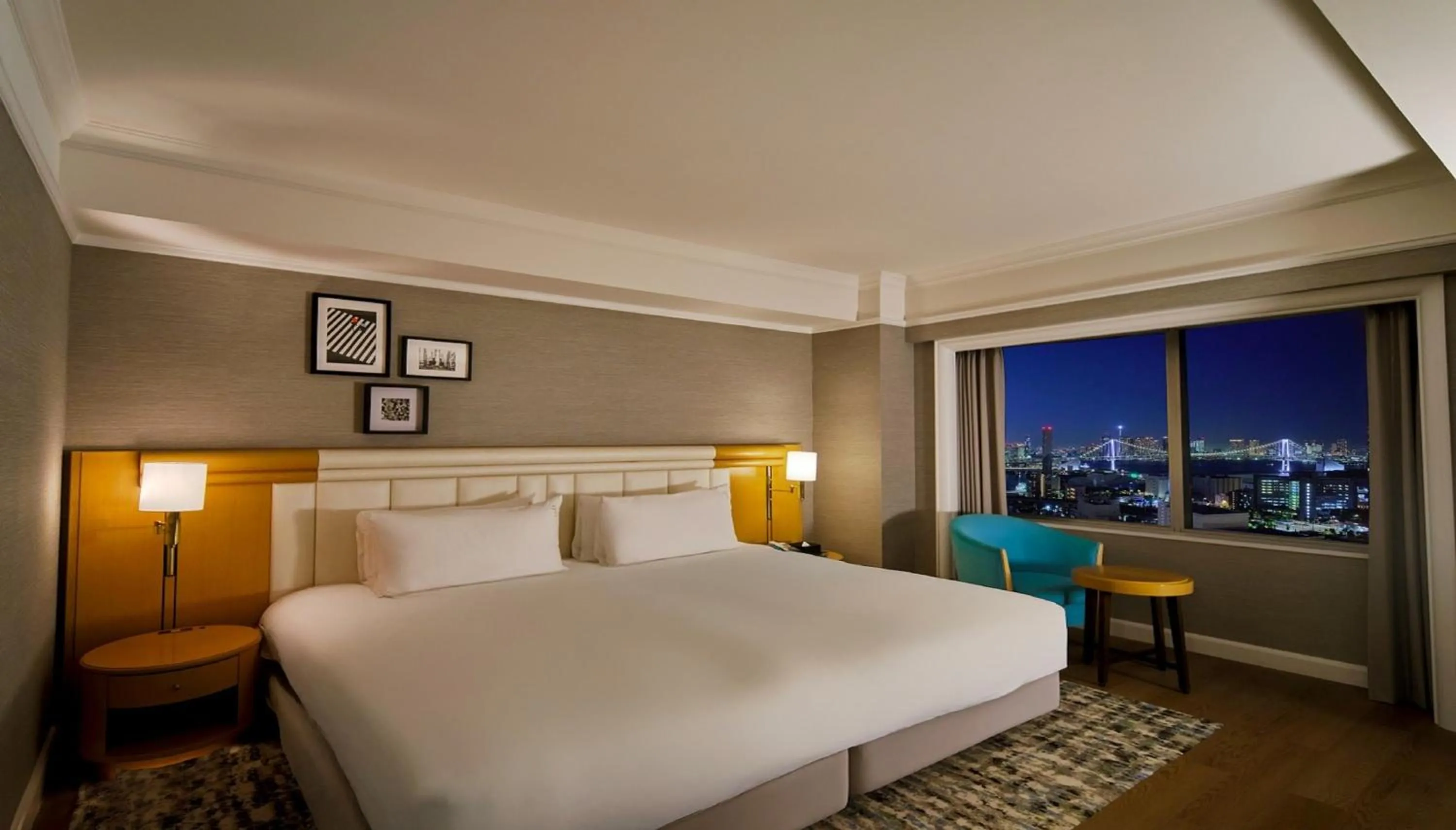 Photo of the whole room, Bed in ANA Holiday Inn Tokyo Bay by IHG