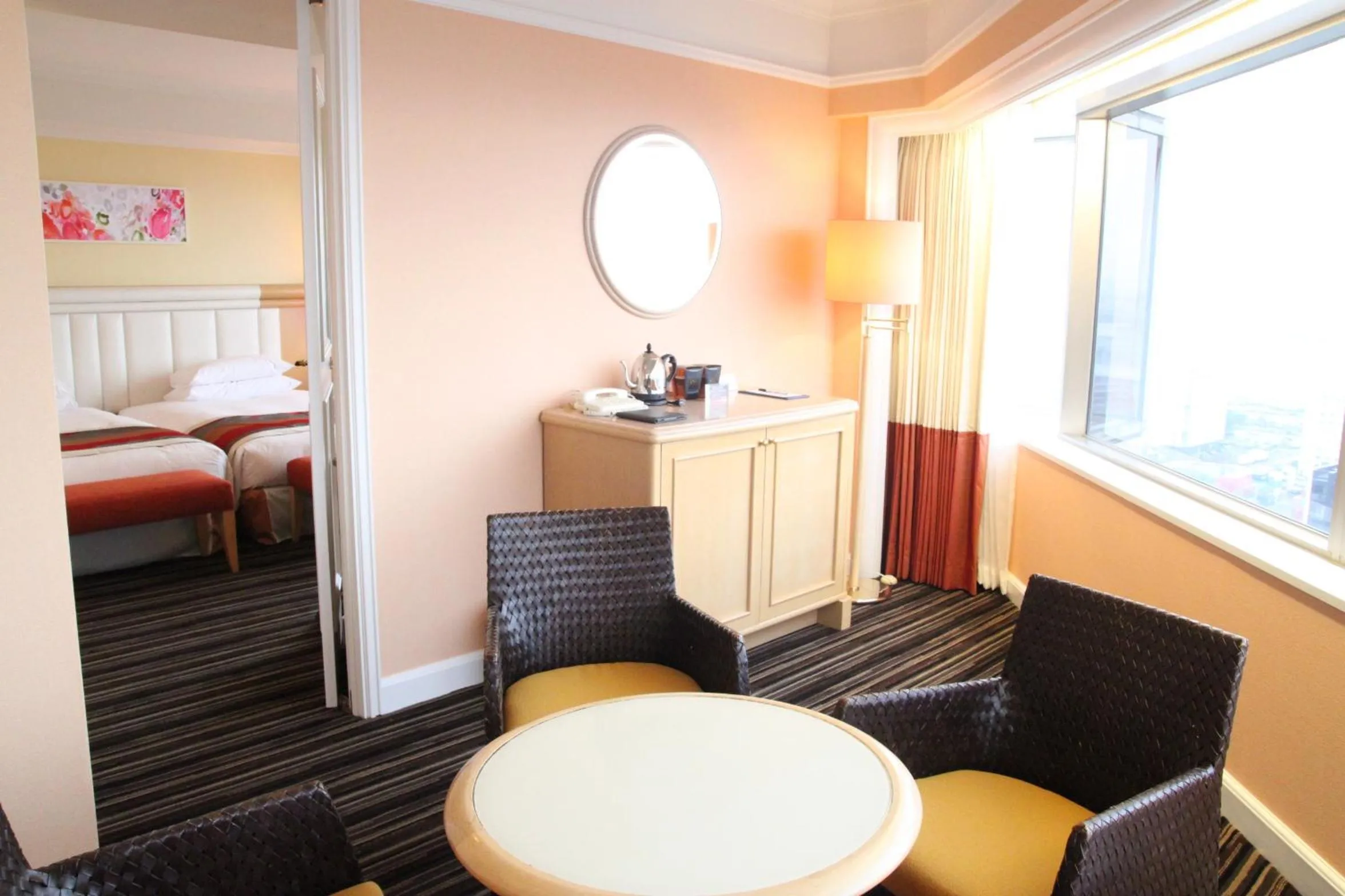 Photo of the whole room, Seating Area in Dai-ichi Hotel Tokyo Seafort