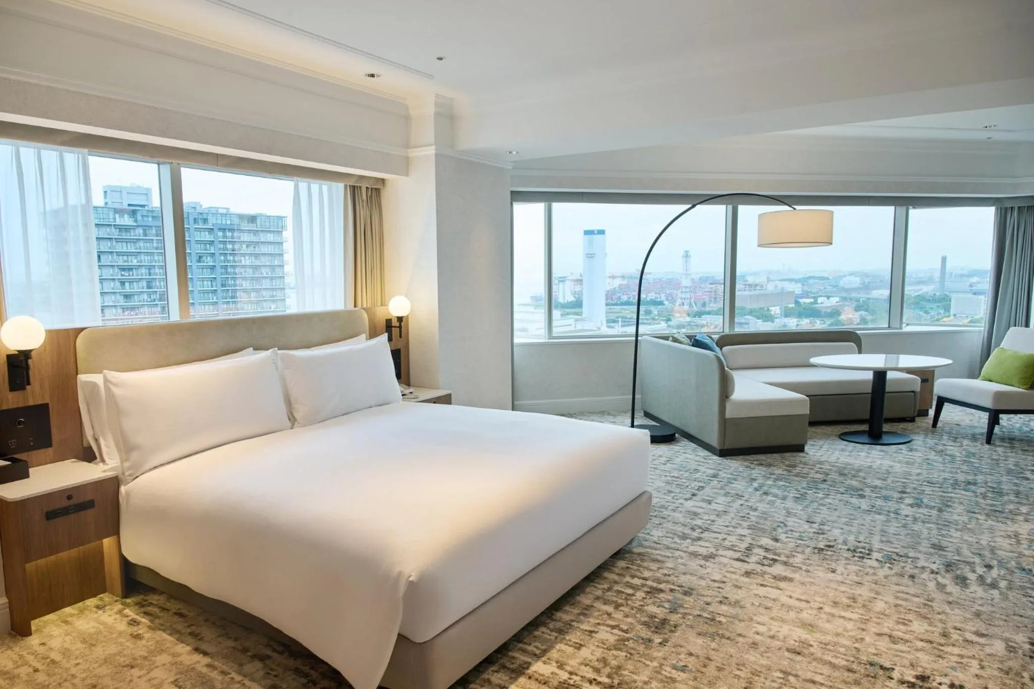 Photo of the whole room, Bed in ANA Holiday Inn Tokyo Bay by IHG