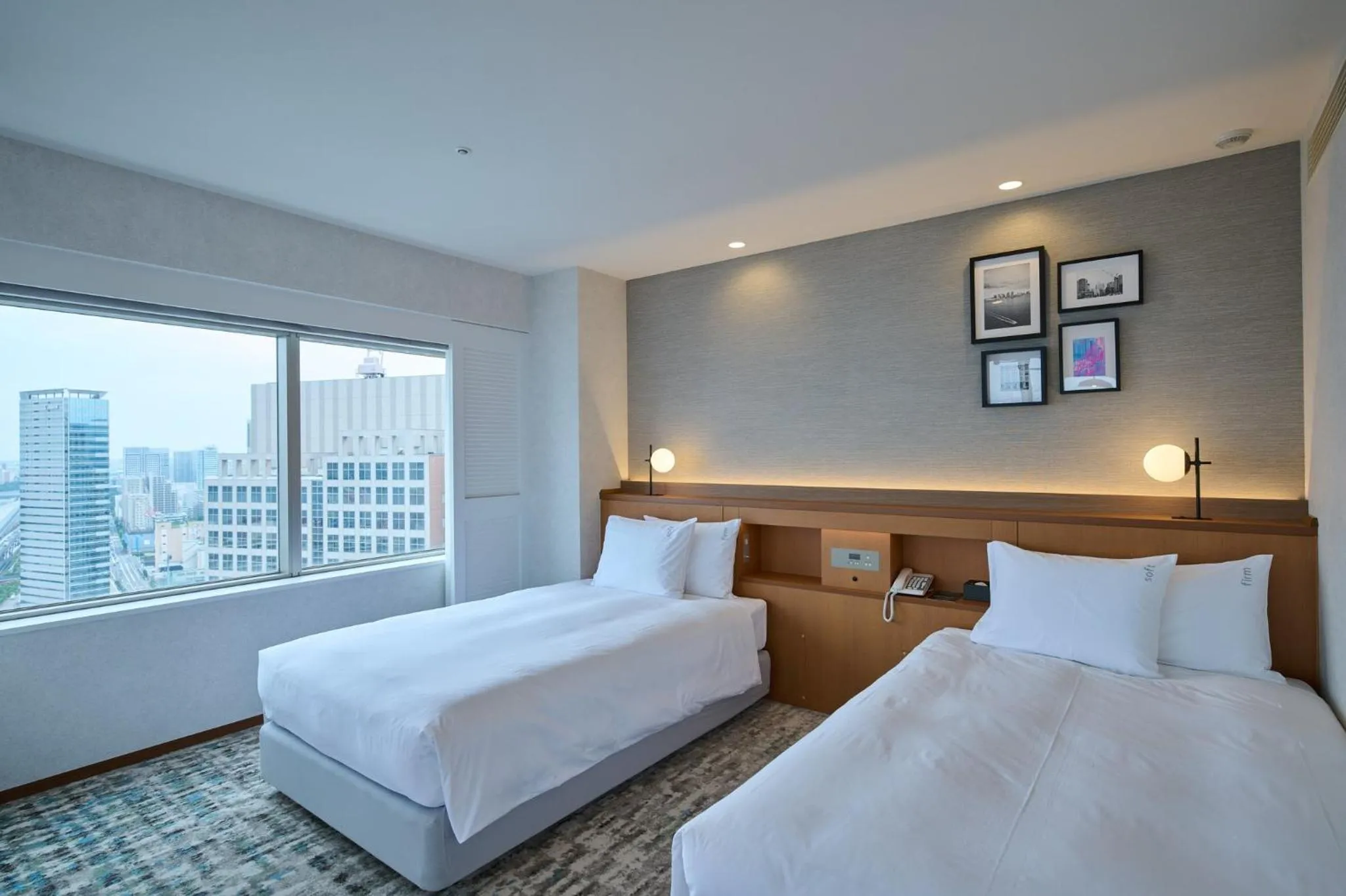Photo of the whole room, Bed in ANA Holiday Inn Tokyo Bay by IHG