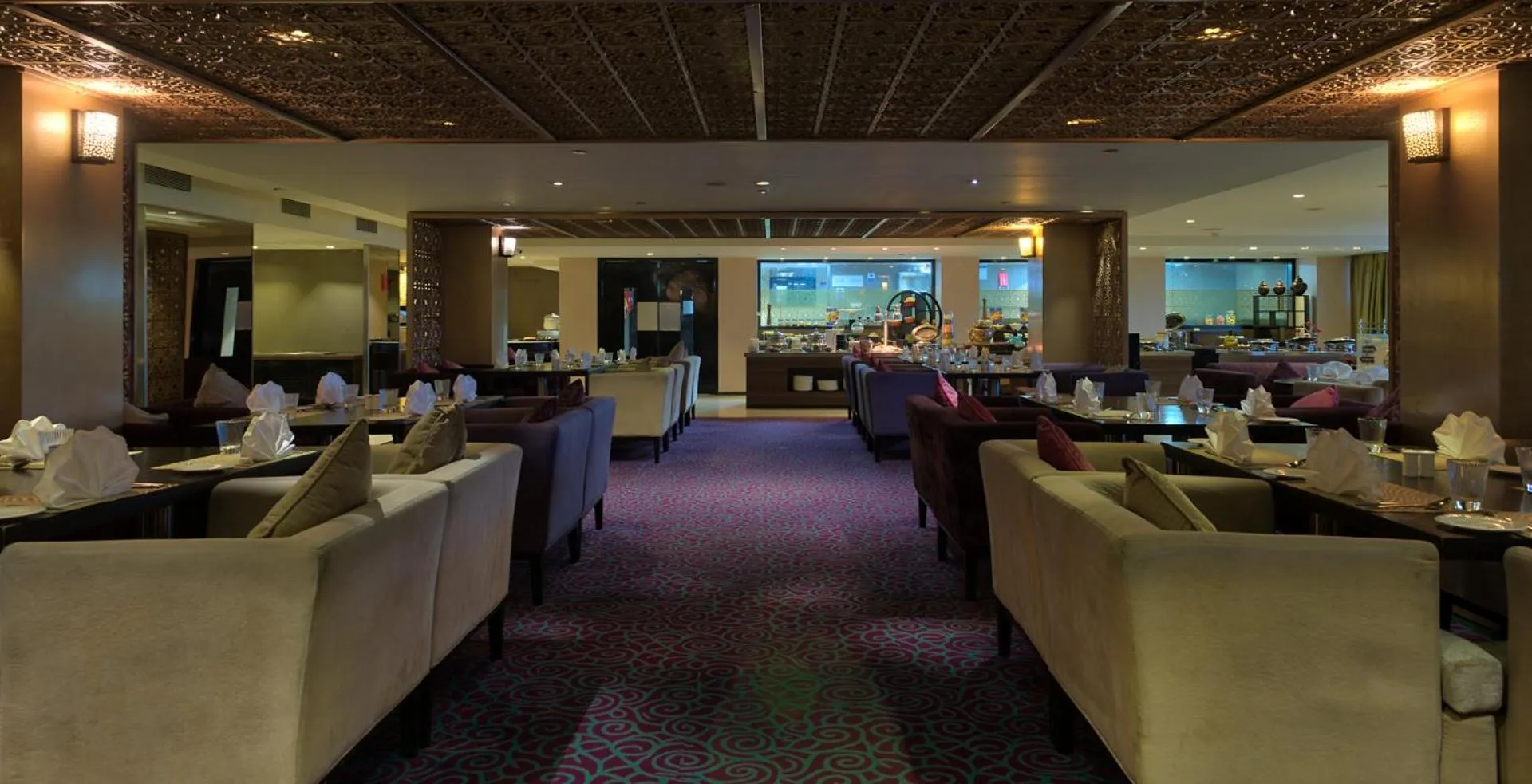 Restaurant/places to eat in Davanam Sarovar Portico Suites