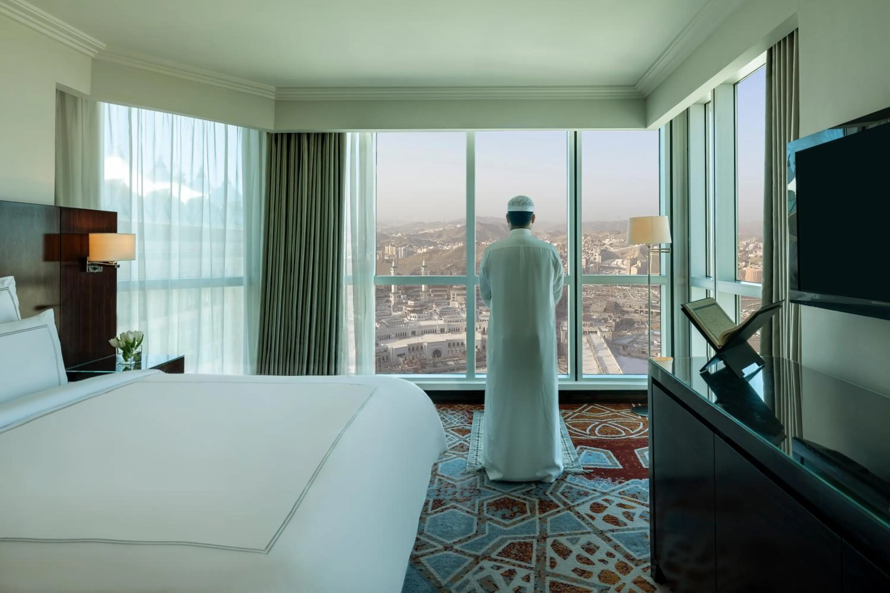 View (from property/room), Bed in Swissotel Makkah