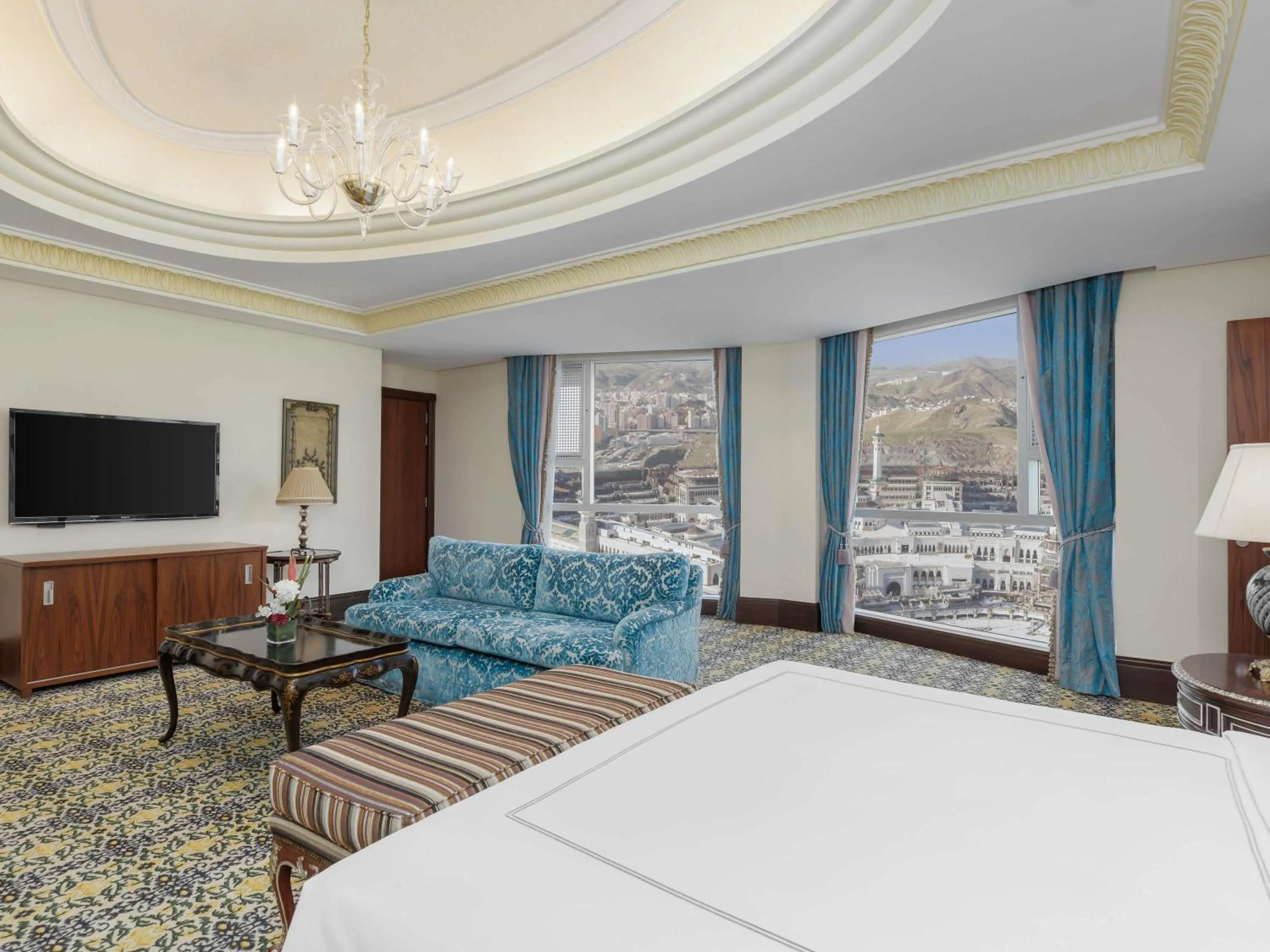 Bedroom, Bed in Swissotel Makkah