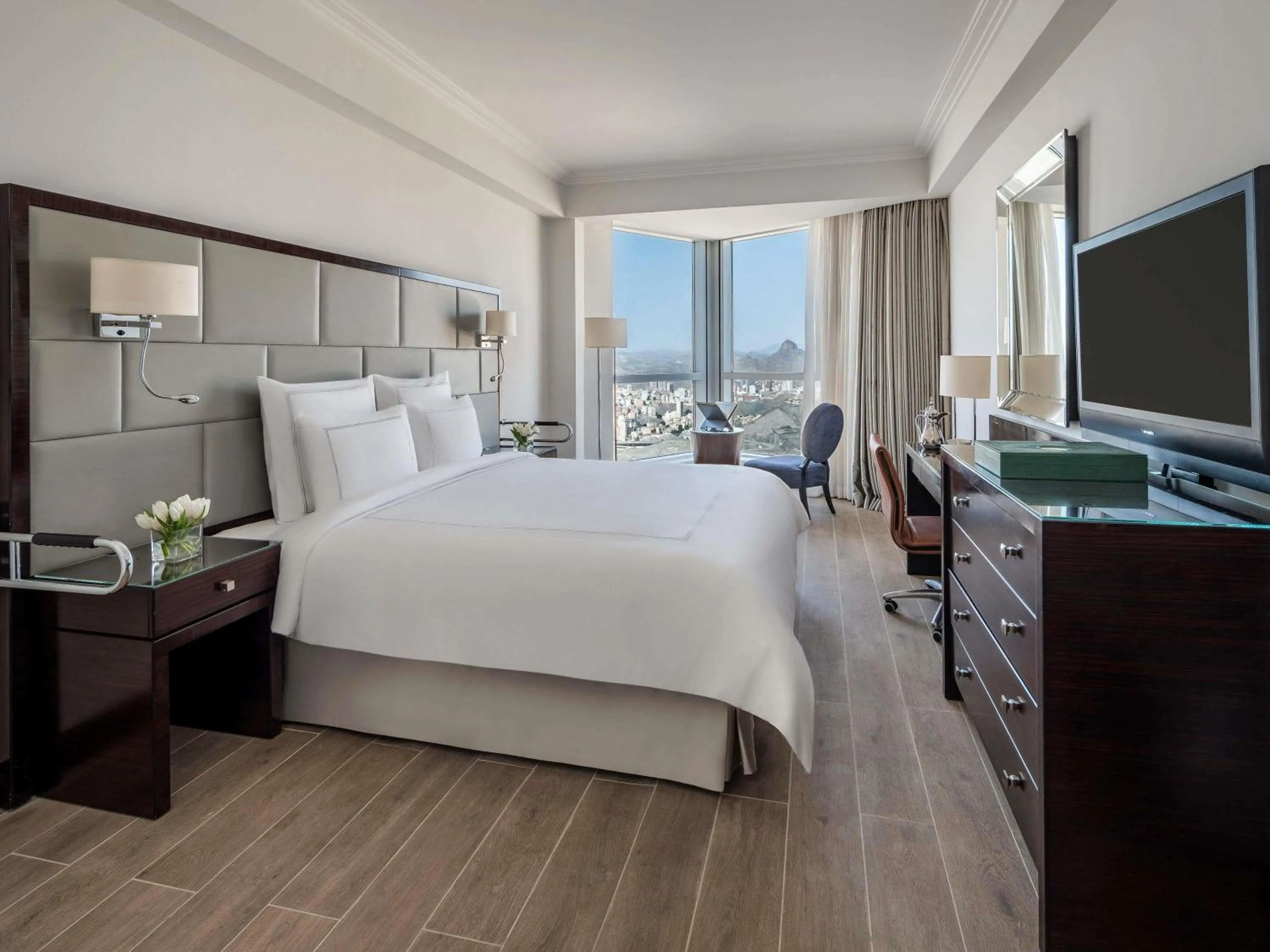 Bedroom, Bed in Swissotel Makkah