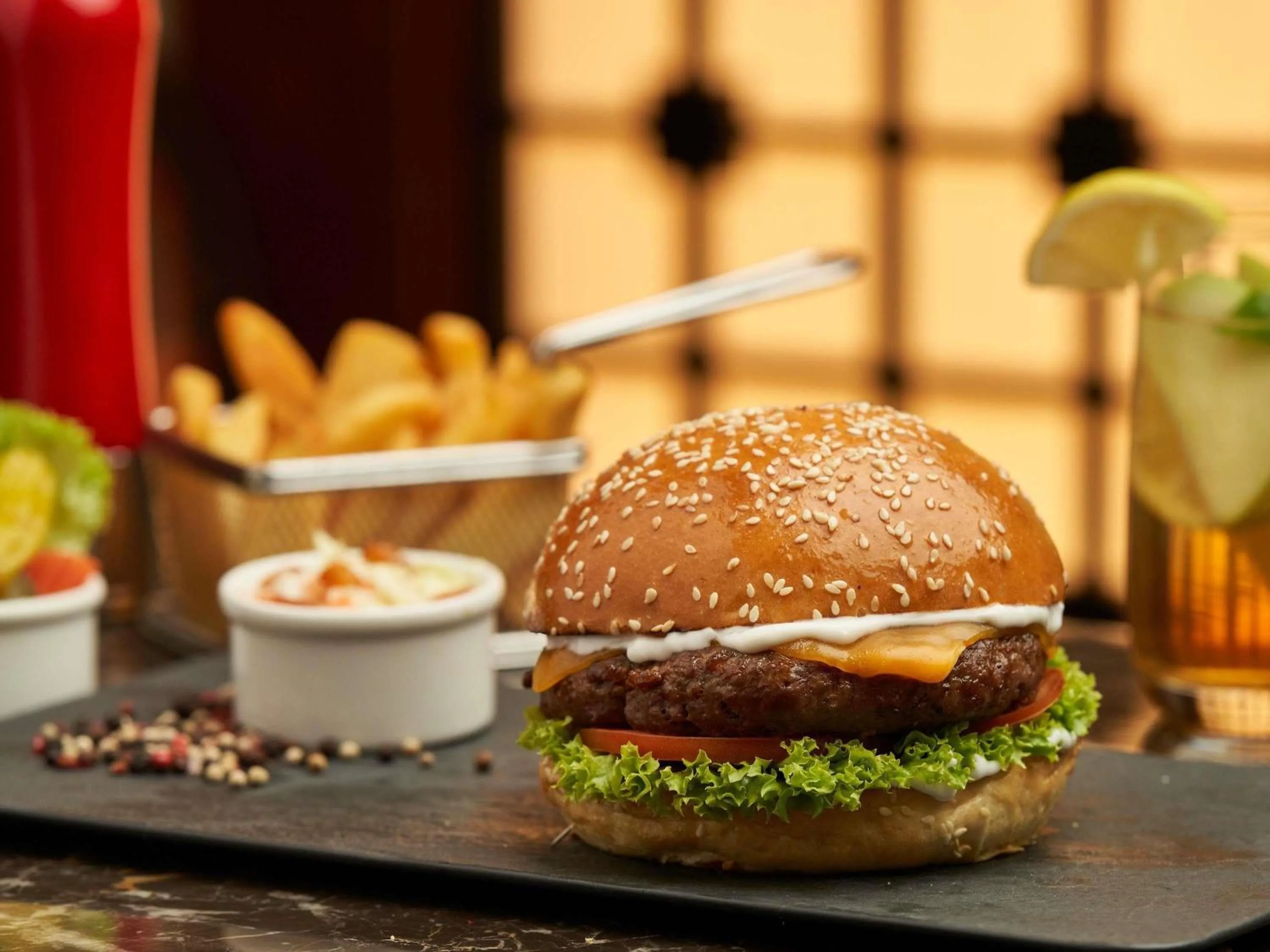 Lounge or bar in Swissotel Makkah