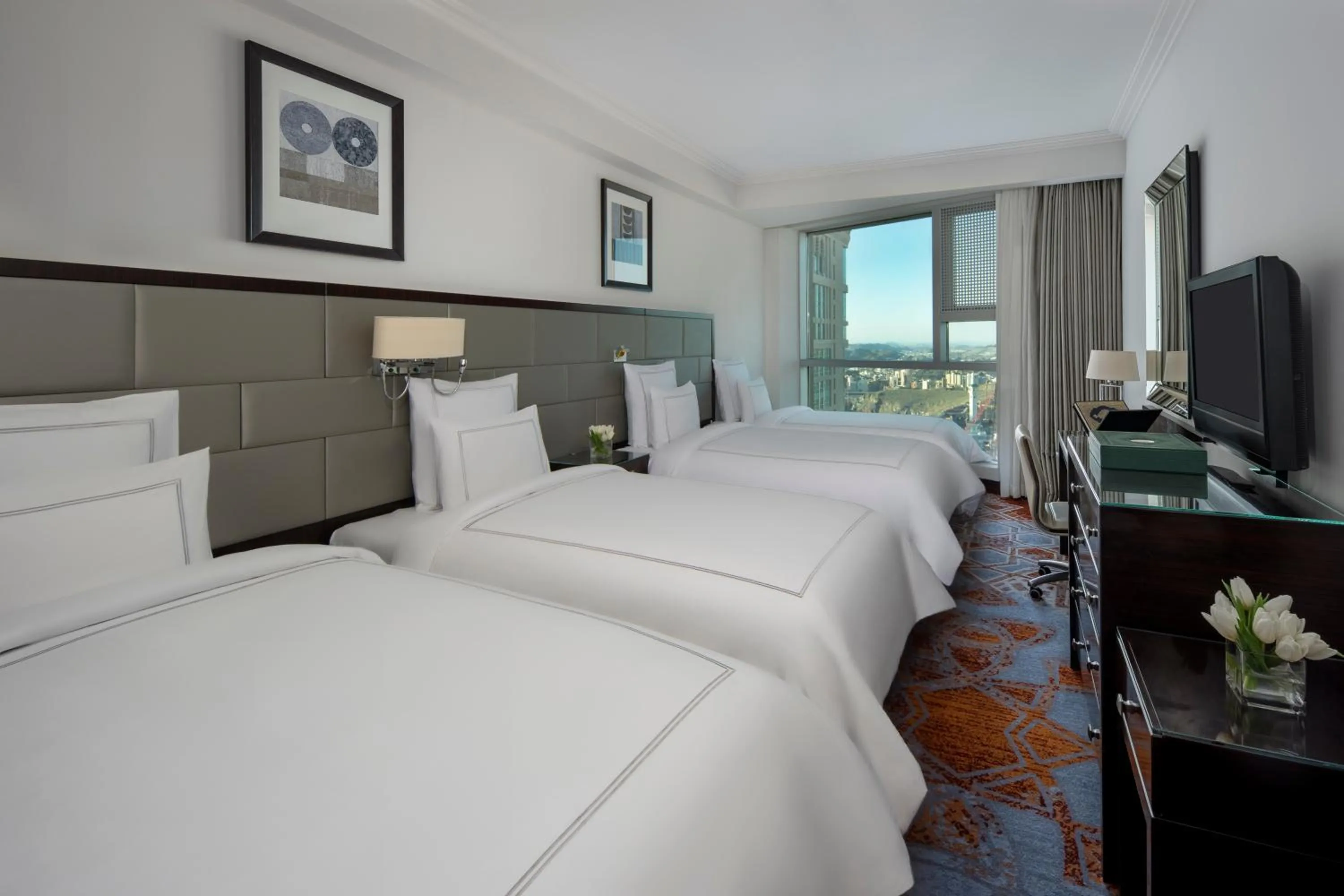 Bedroom, Bed in Swissotel Makkah