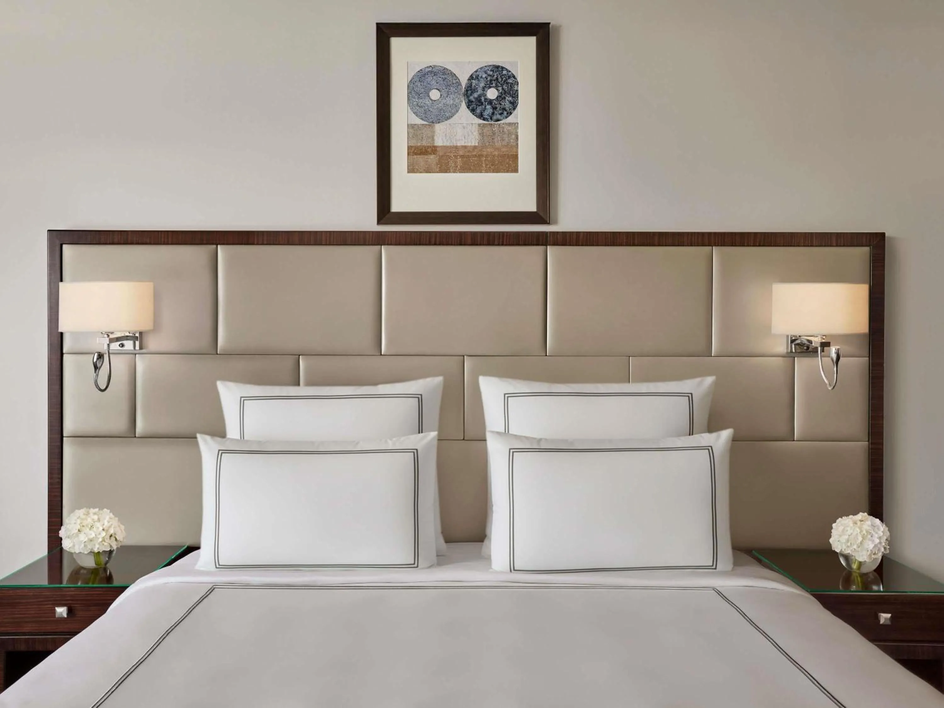 Bedroom, Bed in Swissotel Makkah