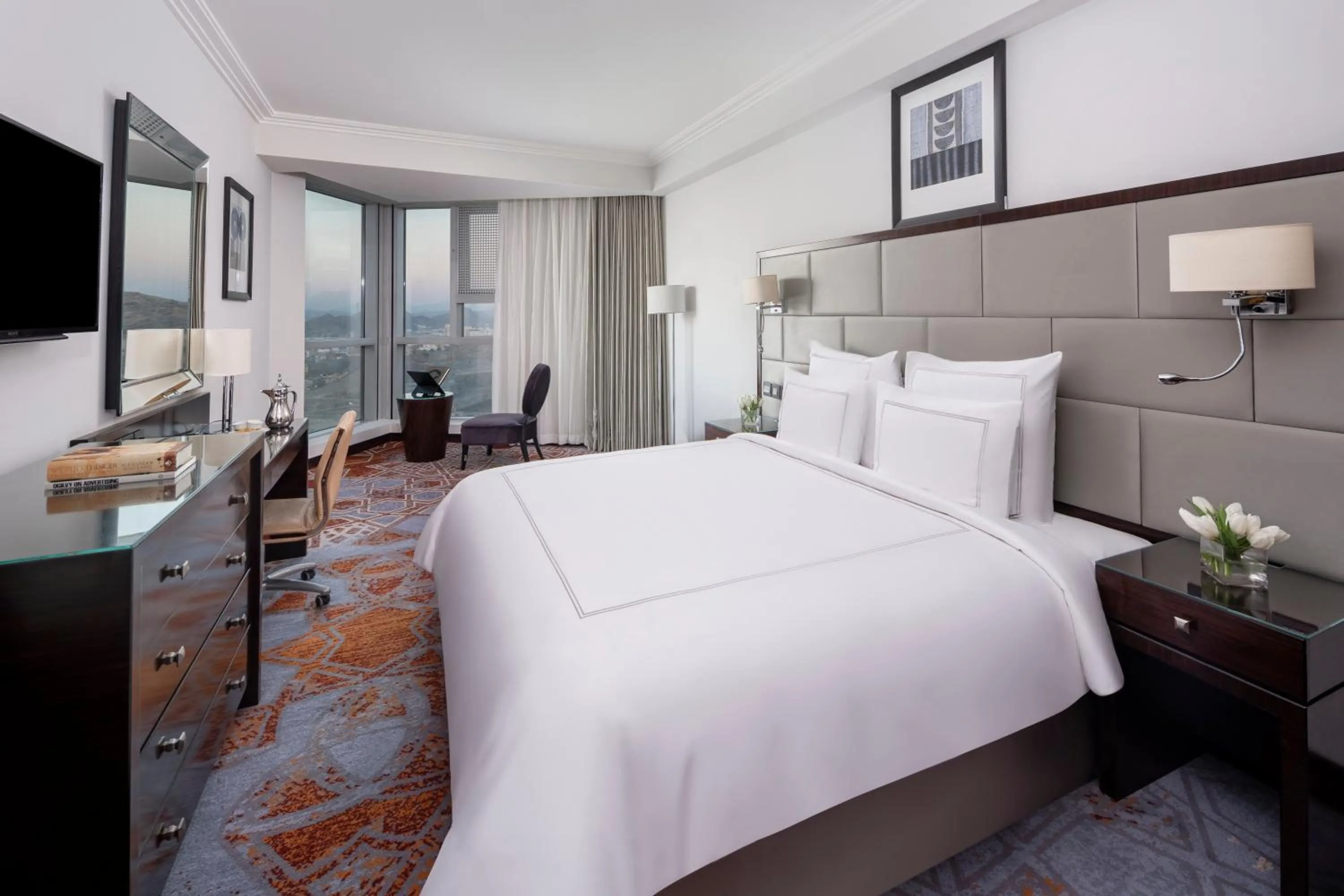 Bedroom, Bed in Swissotel Makkah