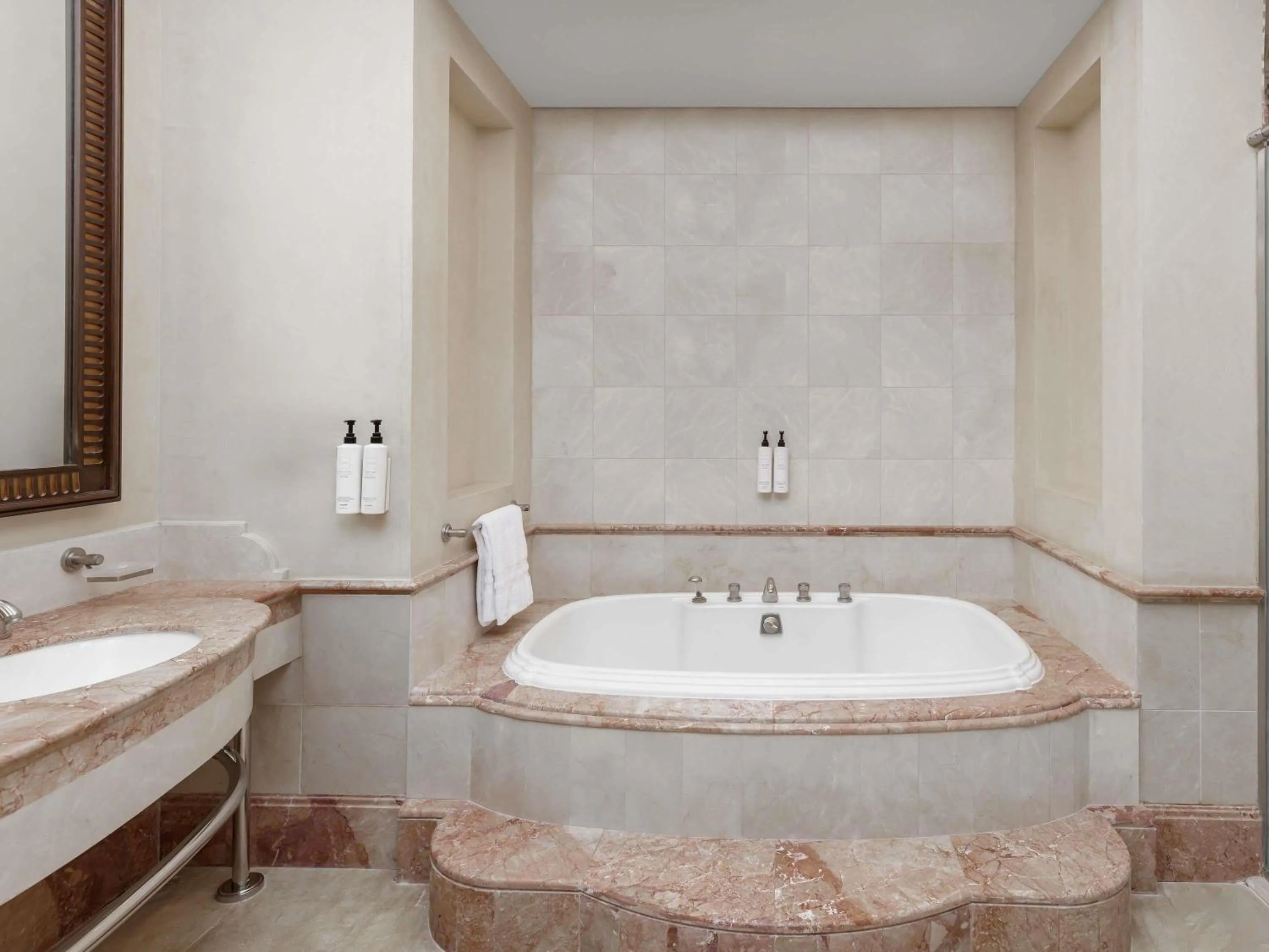 Bedroom in Swissotel Makkah