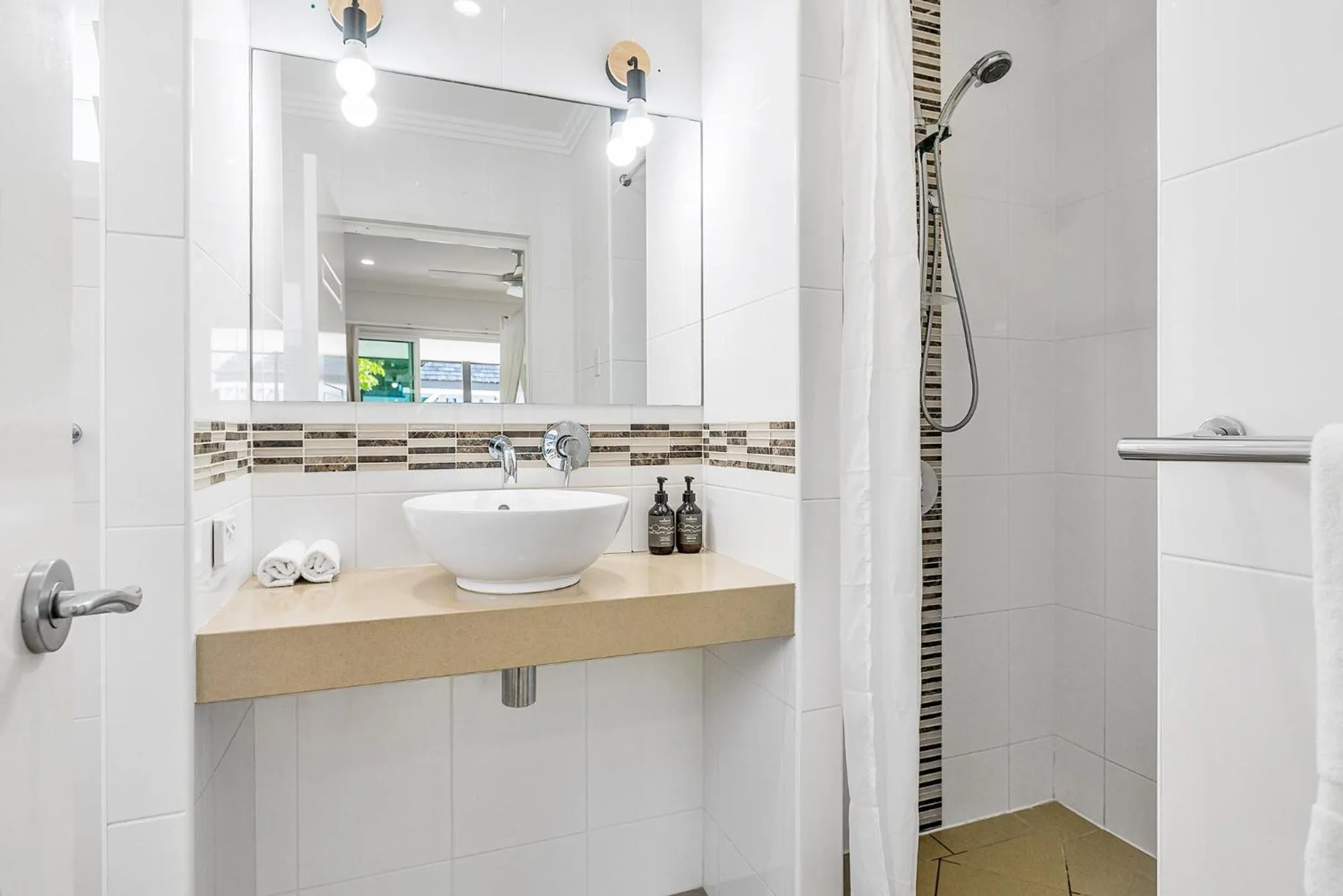 Shower in Azur Byron Bay