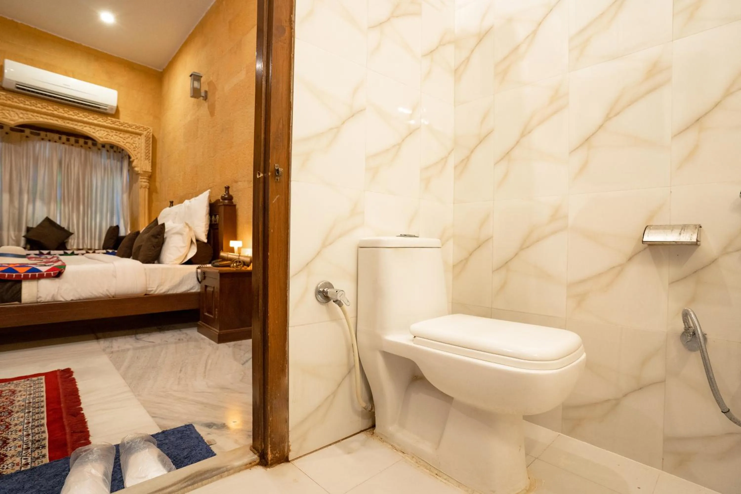 Toilet, Bed in Hotel Royal Villa Jaisalmer