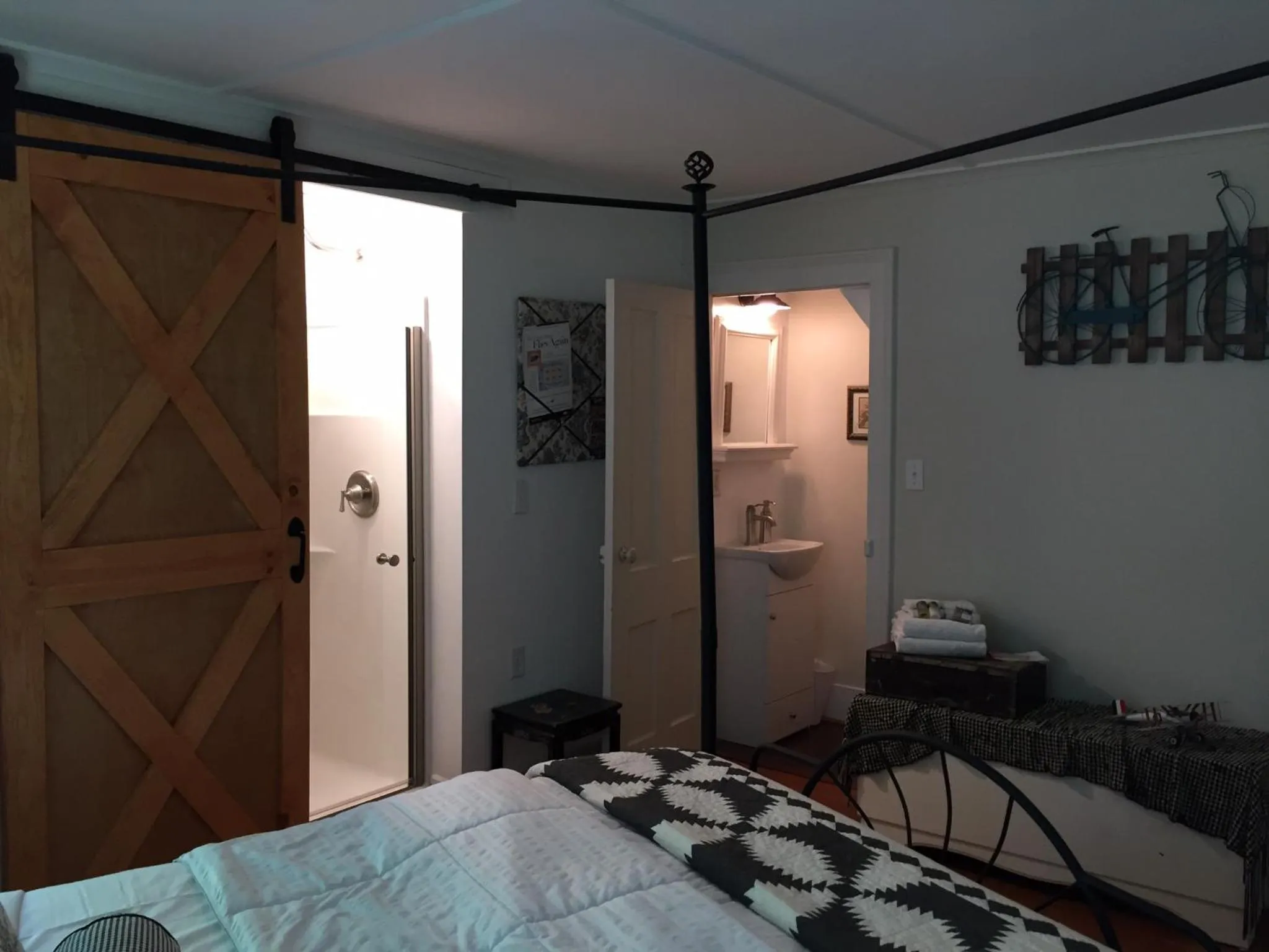 Bed in 18 Vine Inn & Carriage House