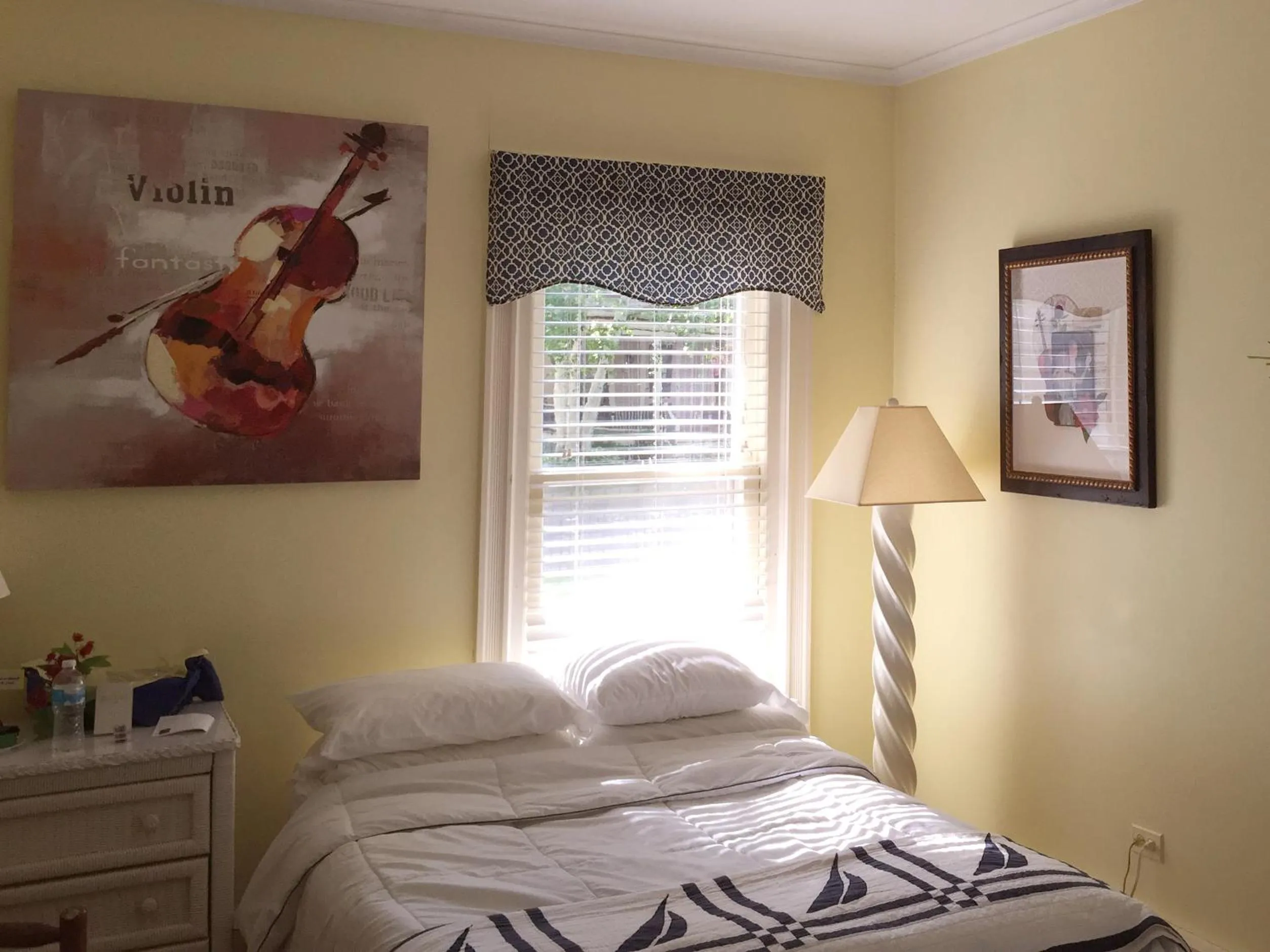 Bed in 18 Vine Inn & Carriage House