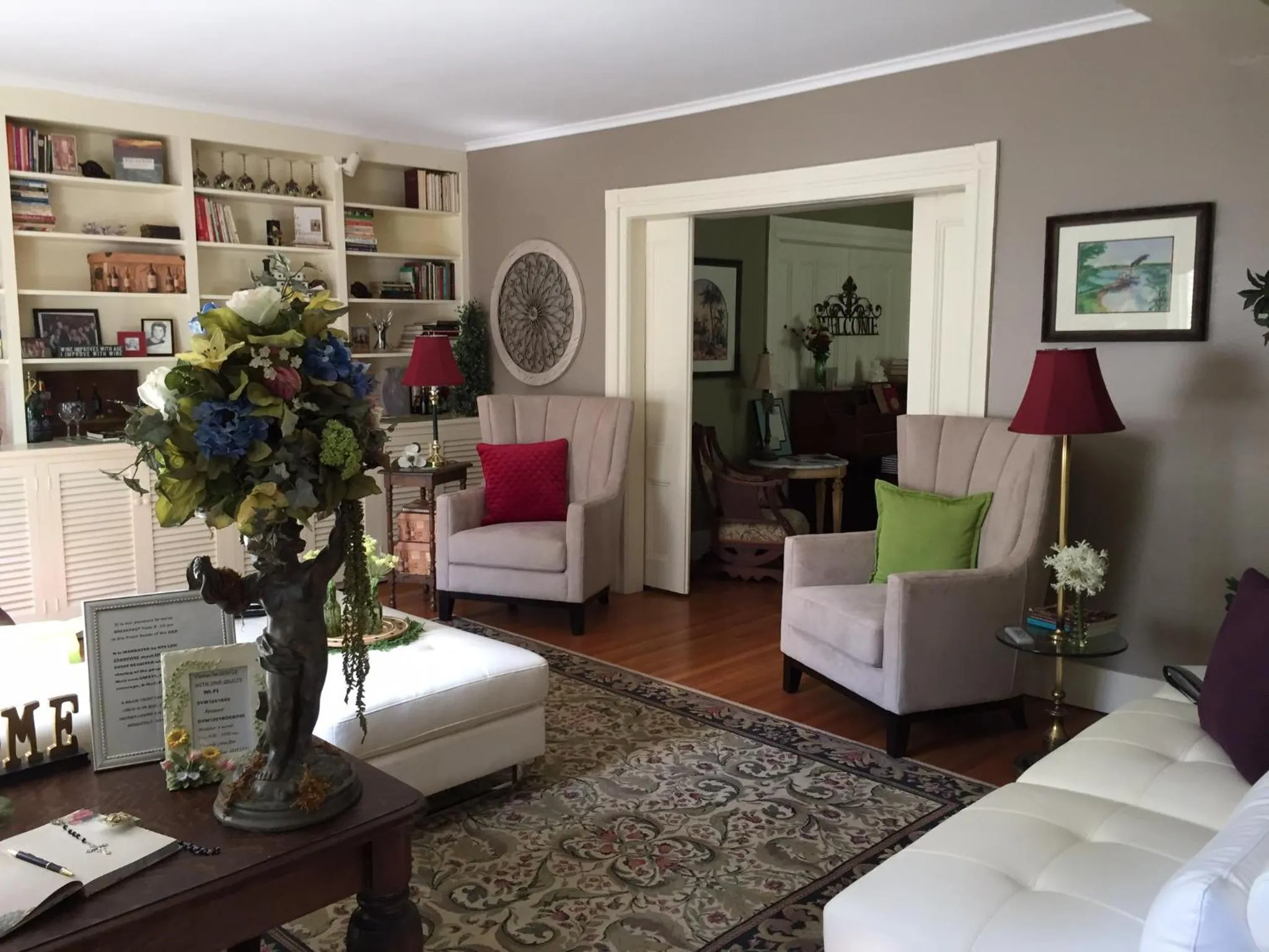 Living room in 18 Vine Inn & Carriage House