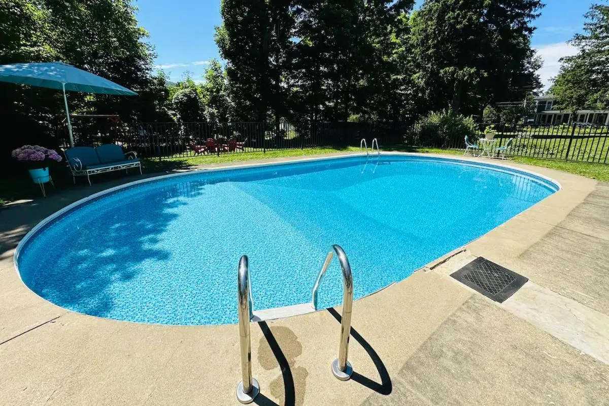 18 Vine Inn & Carriage House