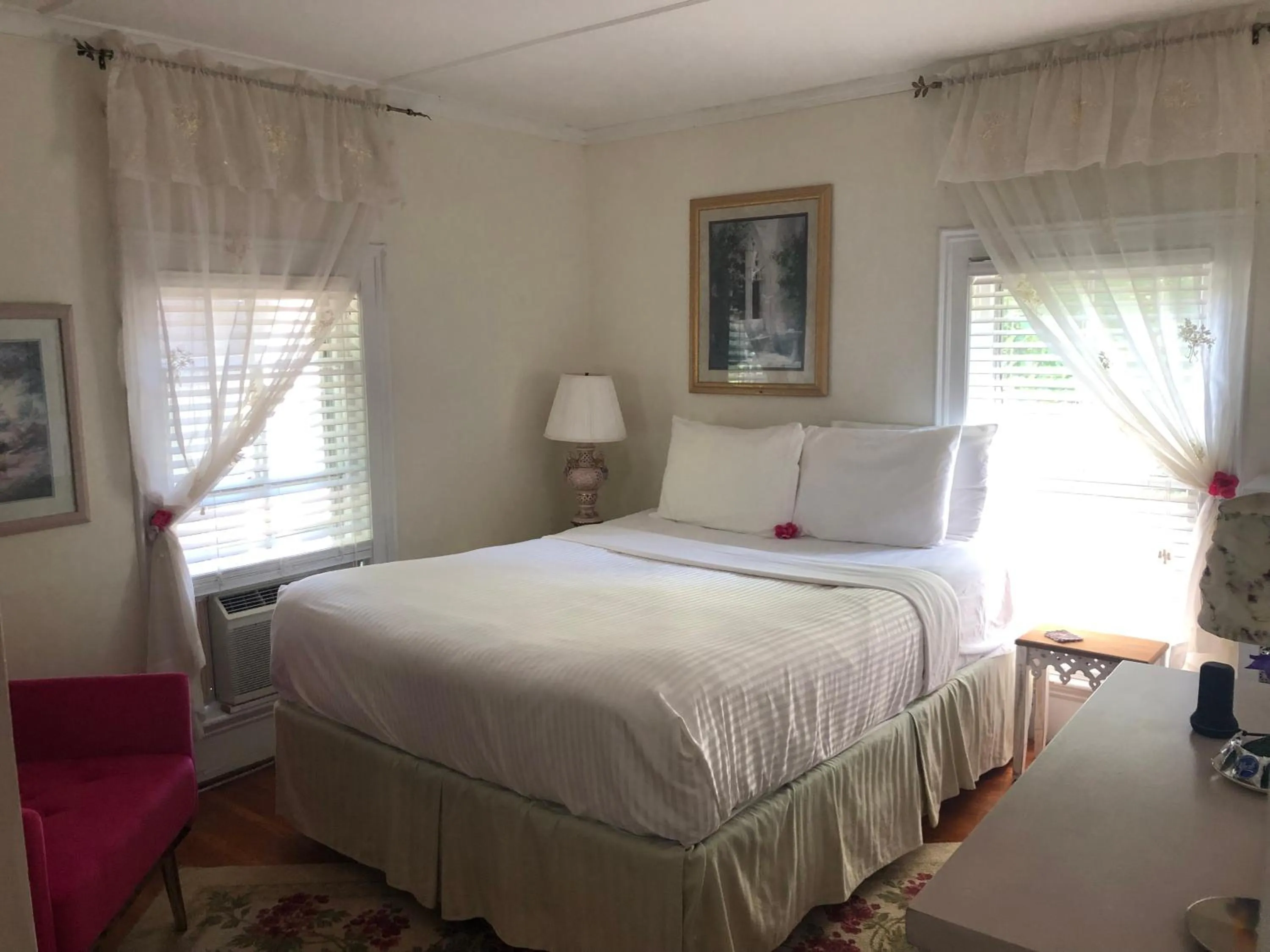 Bed in 18 Vine Inn & Carriage House