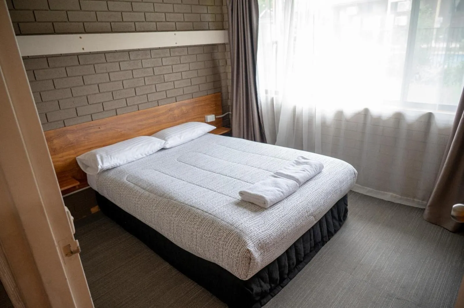 Bed in Tumut Valley Motel Pet Friendly