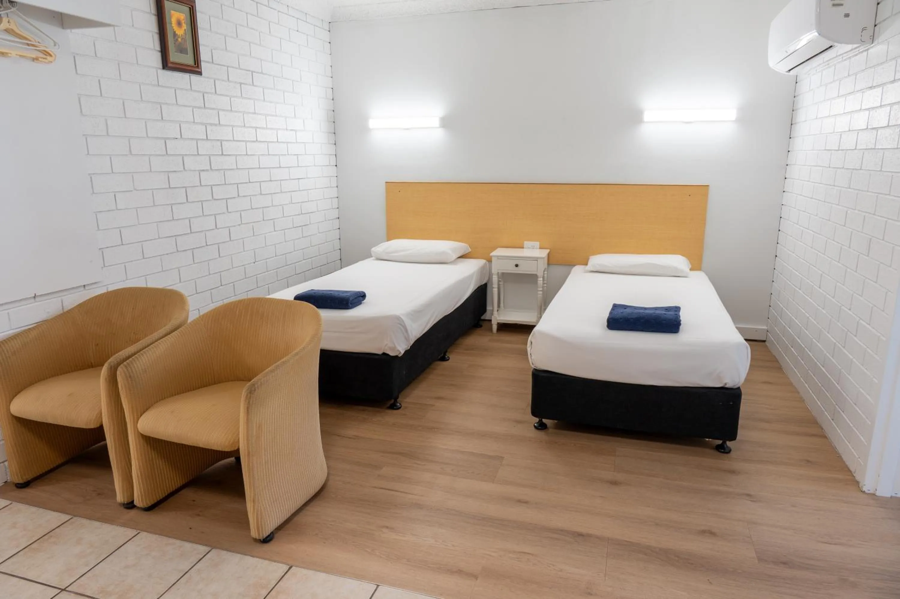 Bed in Tumut Valley Motel Pet Friendly