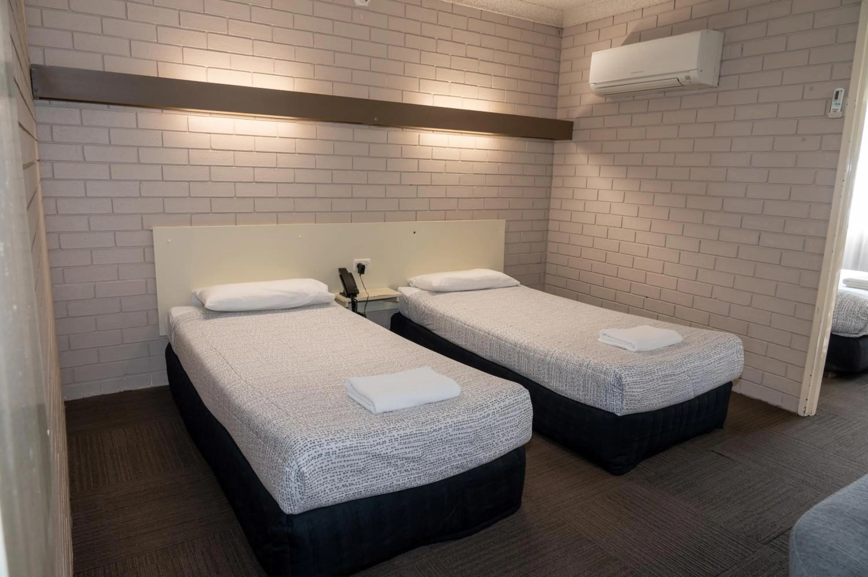 Bed in Tumut Valley Motel Pet Friendly