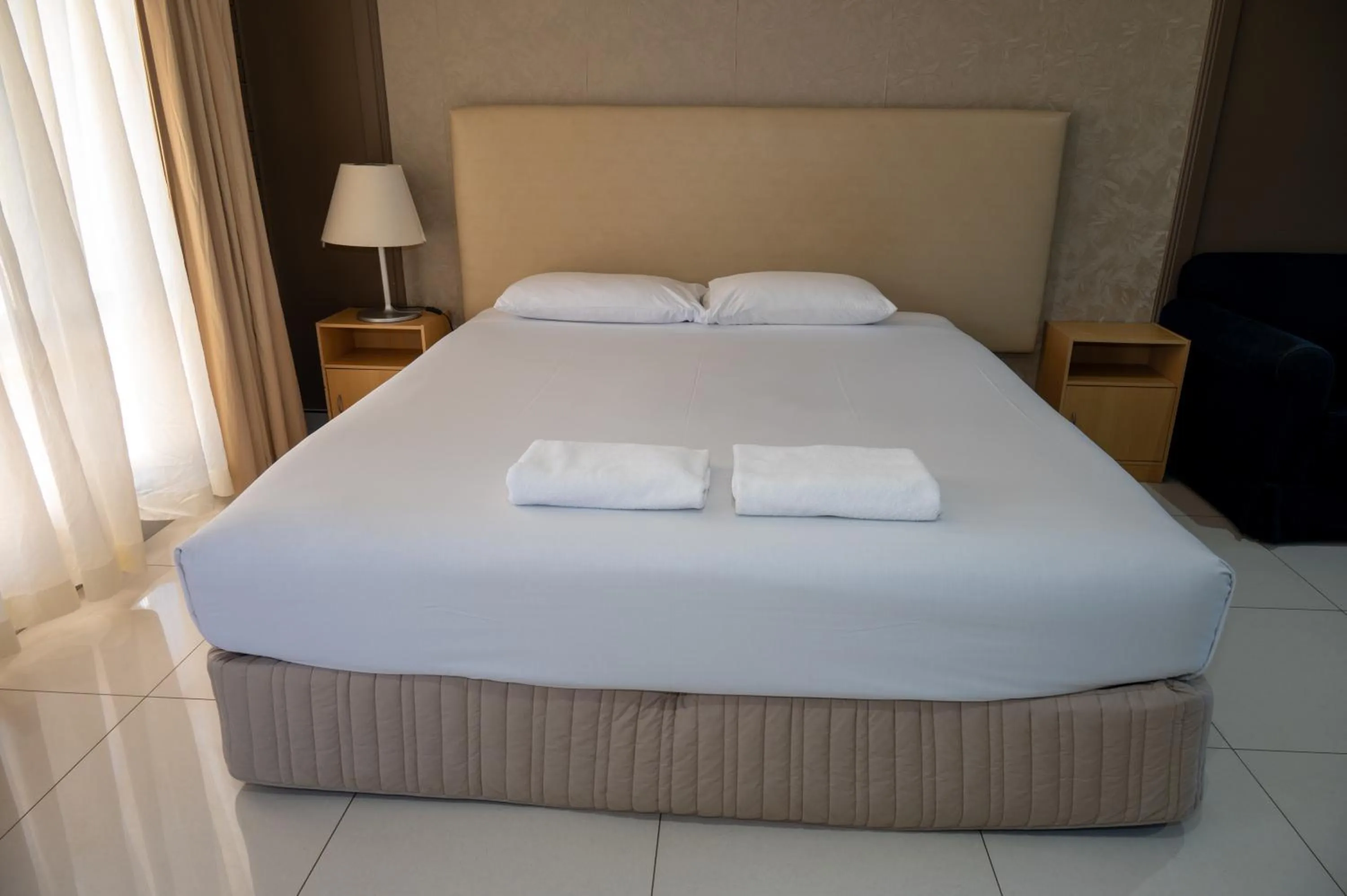 Bed in Tumut Valley Motel Pet Friendly